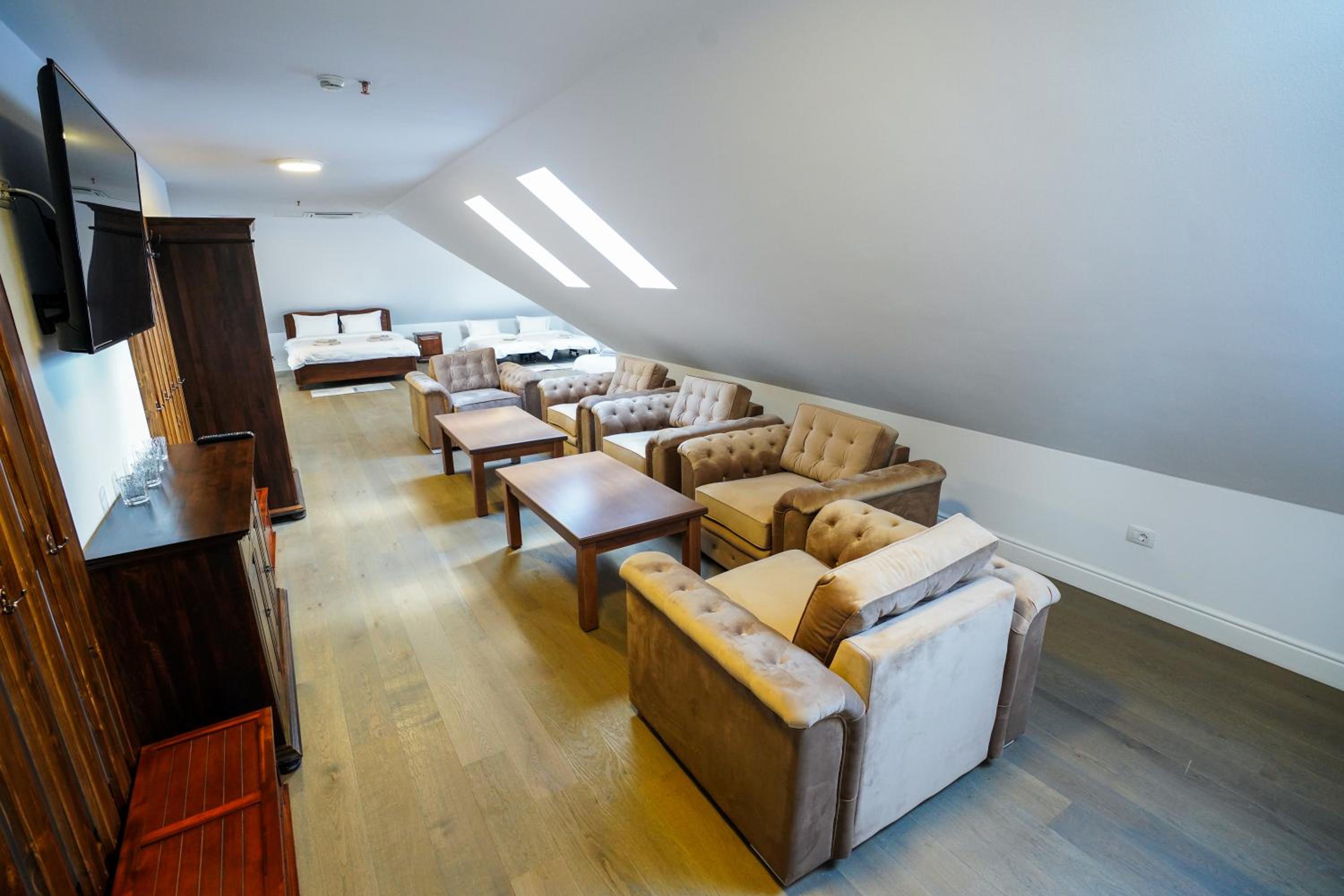Family Room with Balcony photo 2