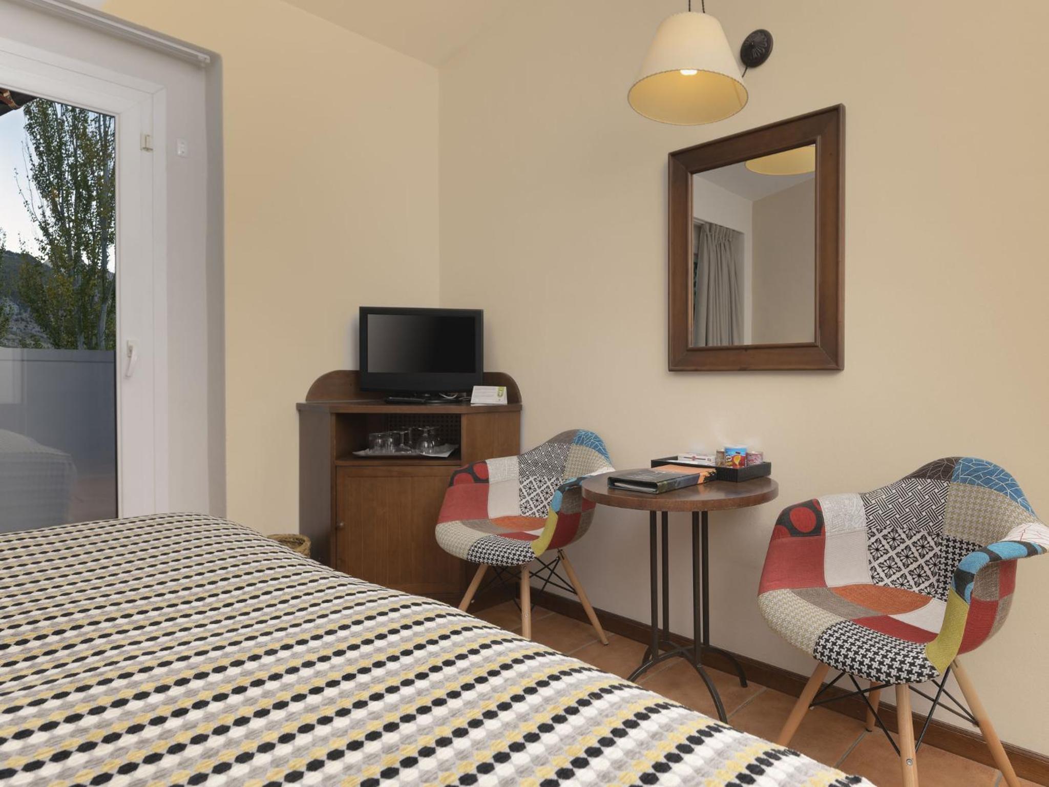 Double or Twin Room with Mountain View - Photo 4