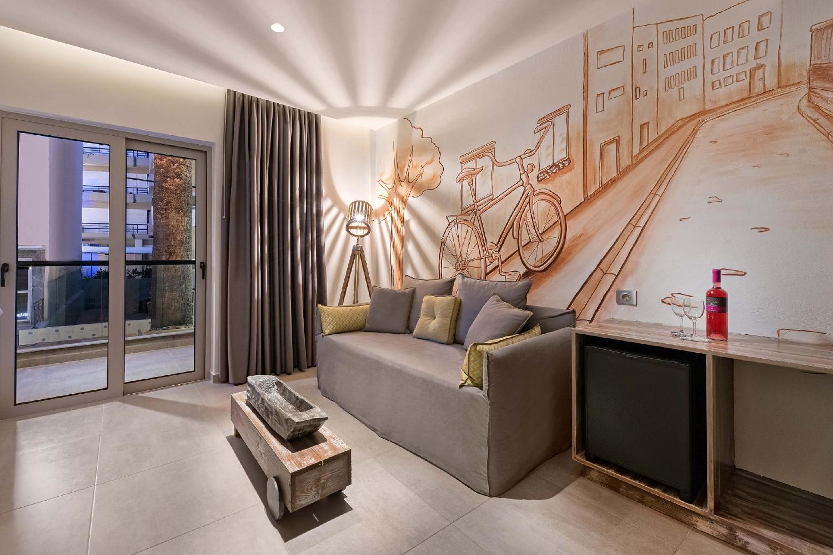 Deluxe Junior Suite with Balcony photo 2