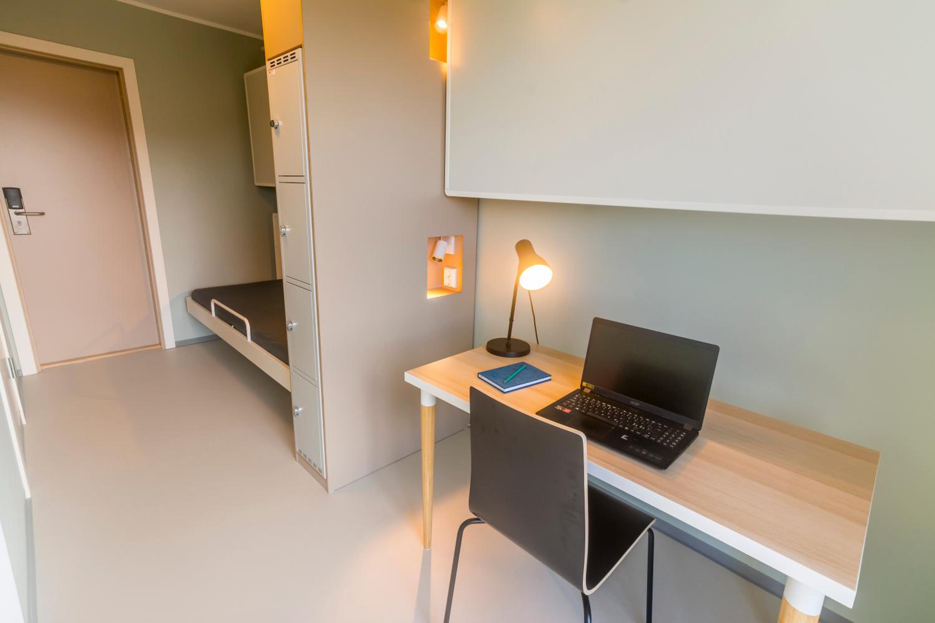 Single Room with Private Bathroom photo 1
