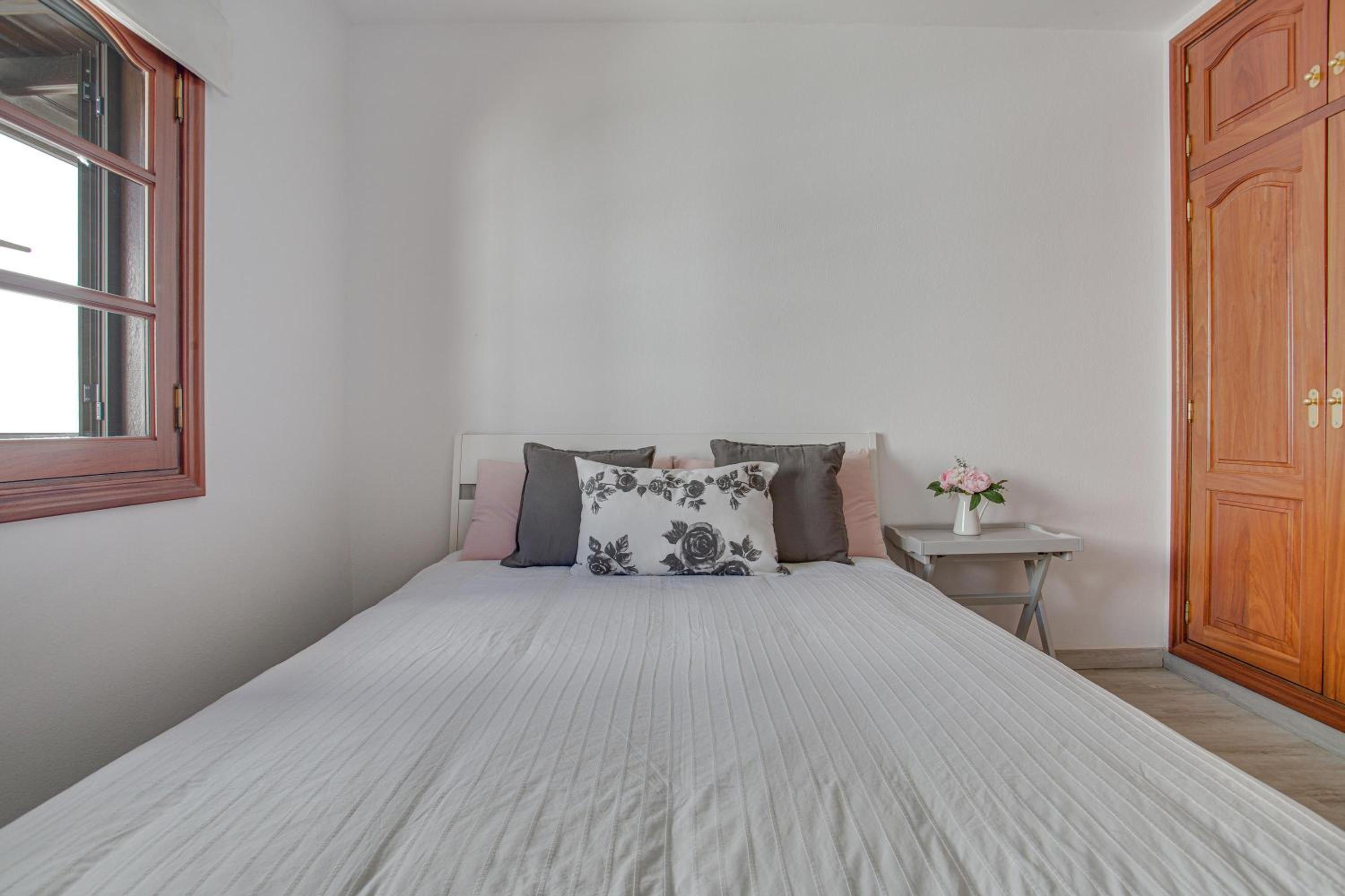 Two-Bedroom House - Photo 8