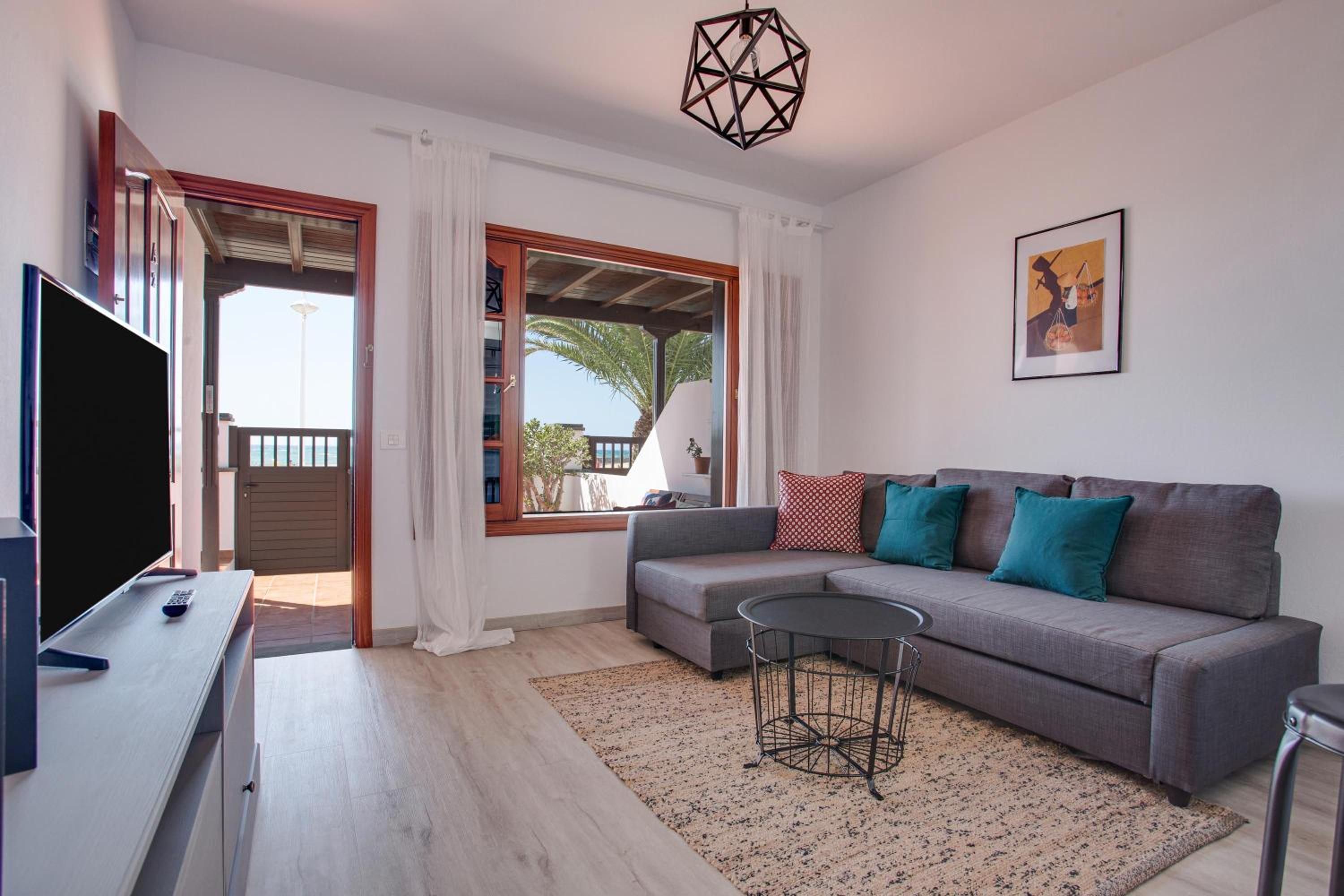 Two-Bedroom House - Photo 17