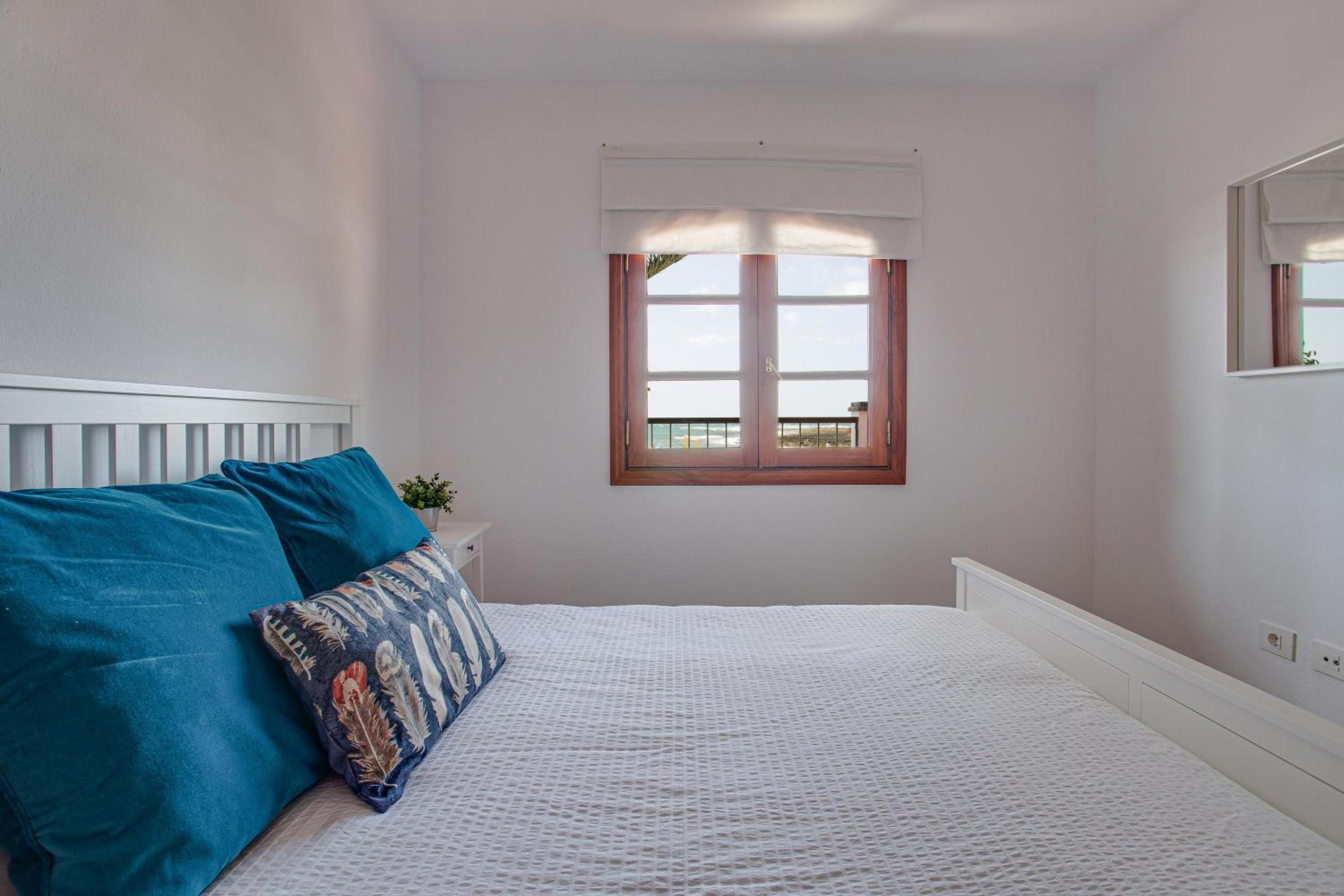 Two-Bedroom House - Photo 10