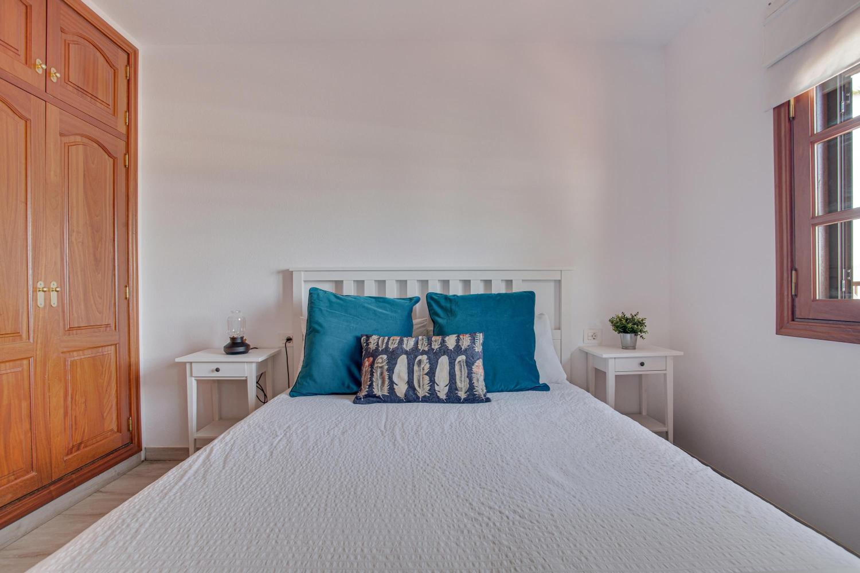 Two-Bedroom House - Photo 9