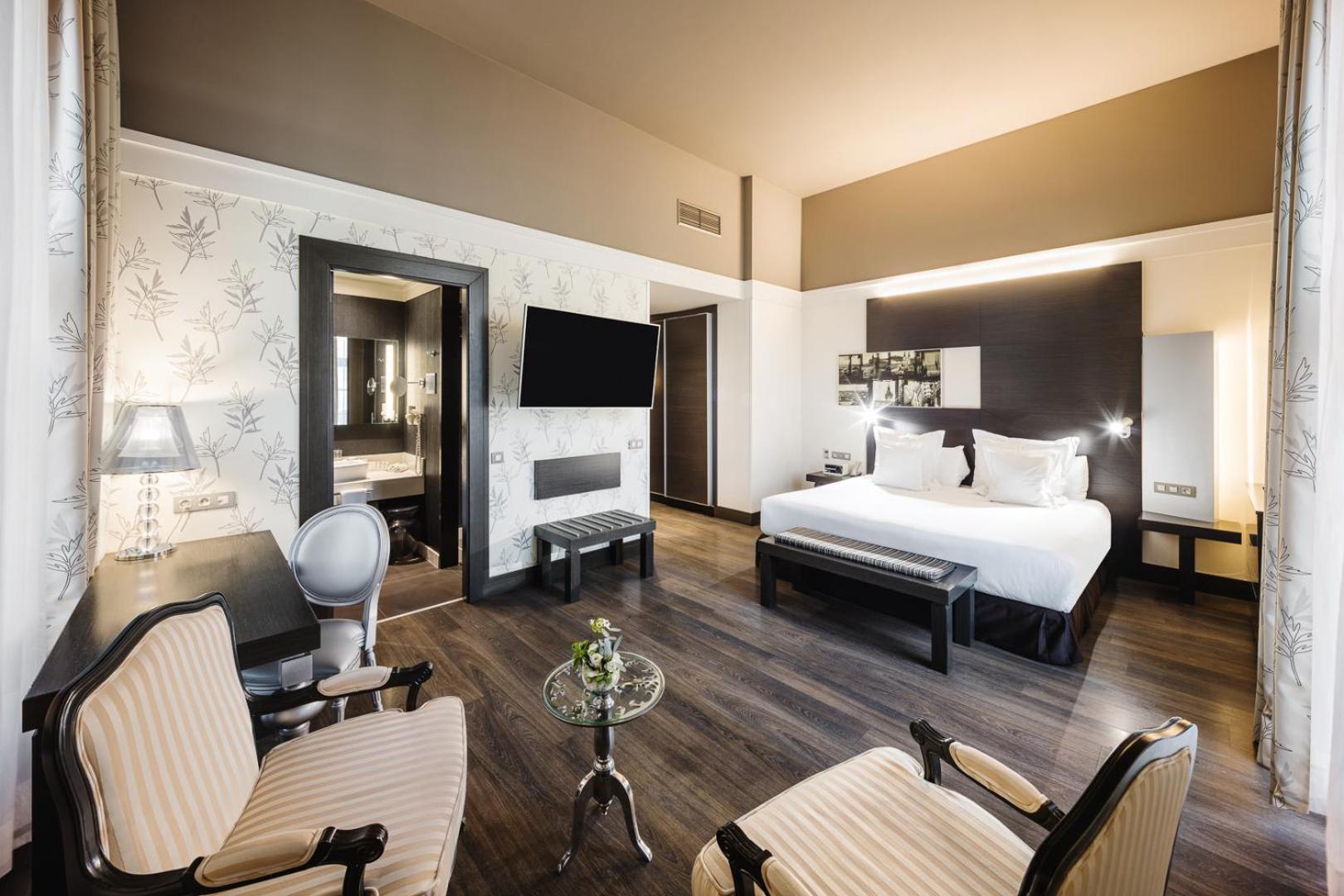Suite (2 Adults + 2 Children) - Photo 1