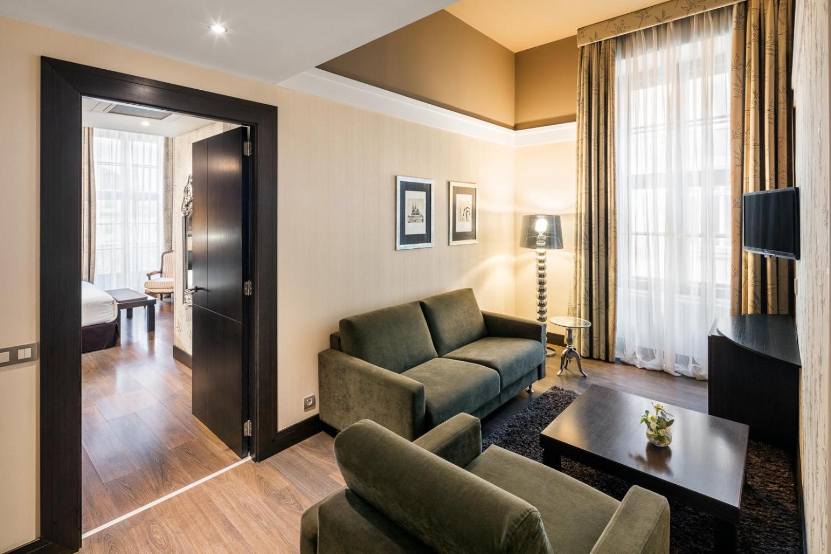 Suite (2 Adults + 2 Children) - Photo 2