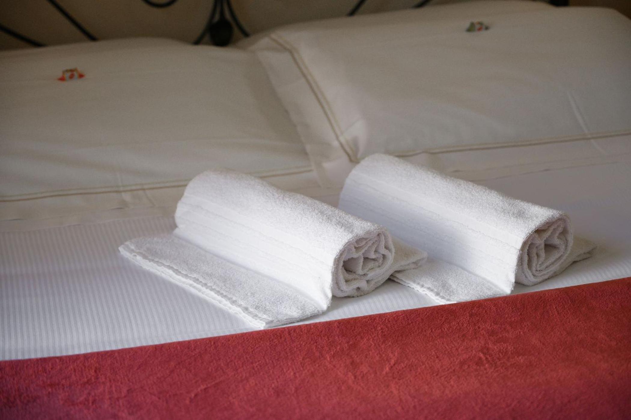 Double or Twin Room with Garden View - Photo 17