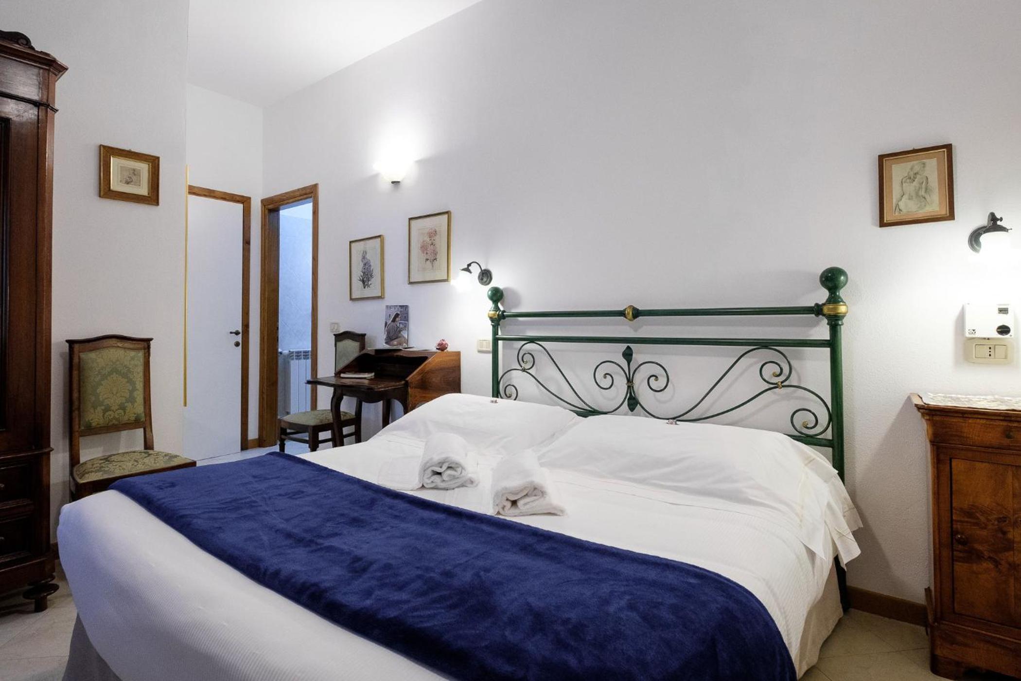 Double or Twin Room with Garden View - Photo 19