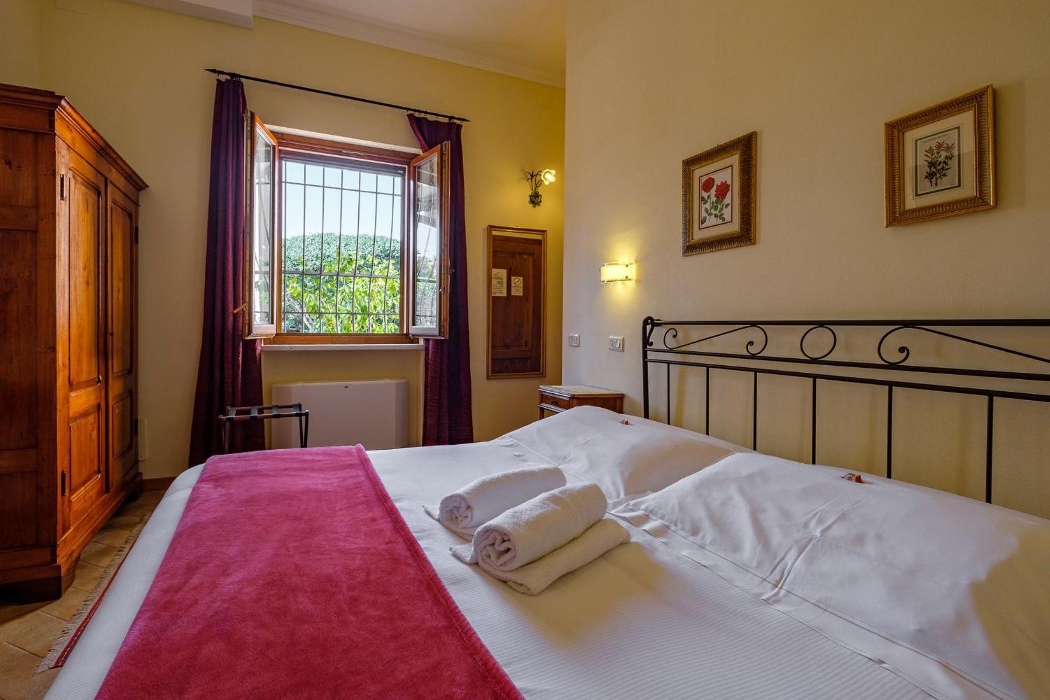 Double or Twin Room with Garden View - Photo 9