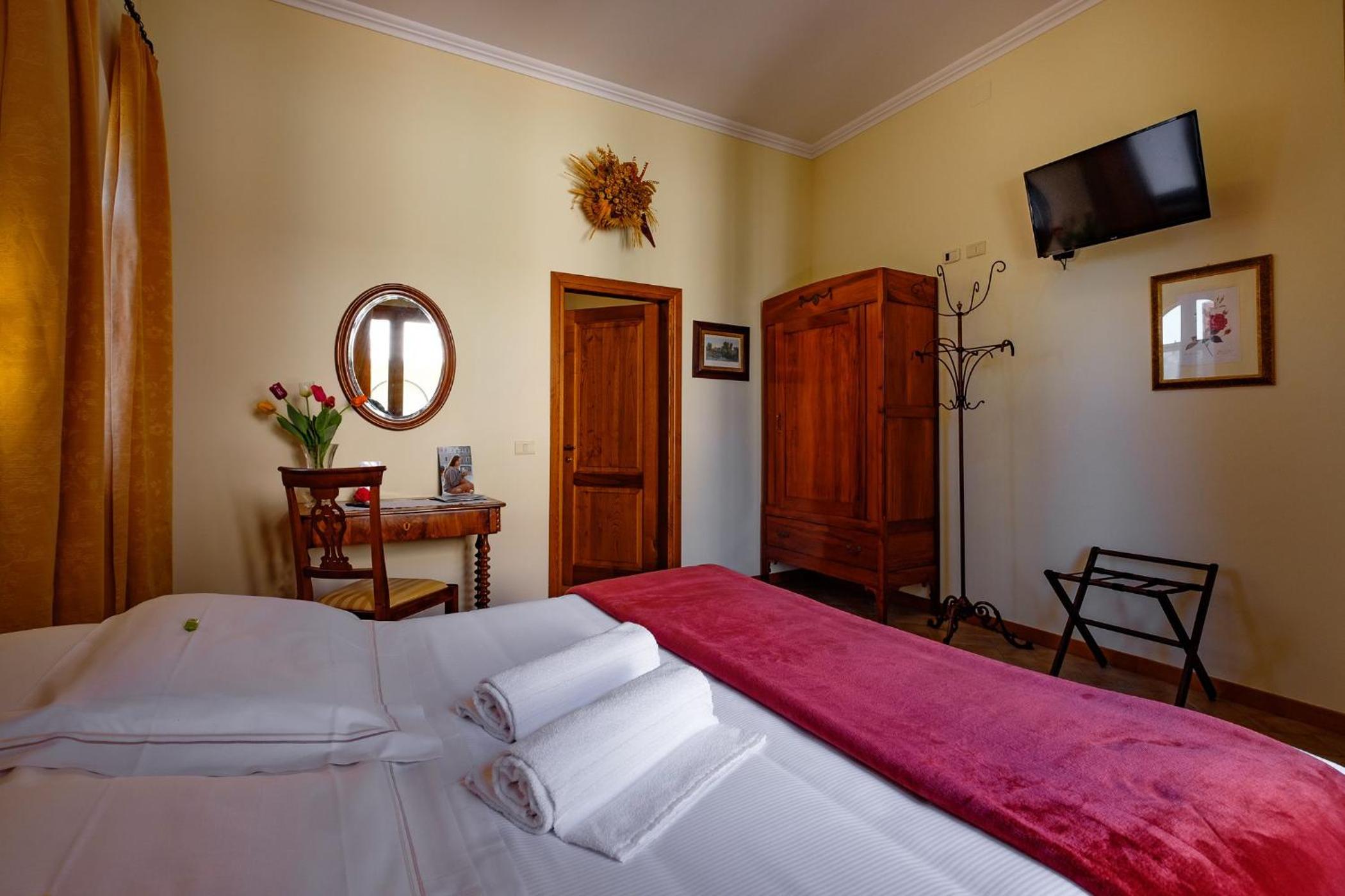 Double or Twin Room with Garden View - Photo 13