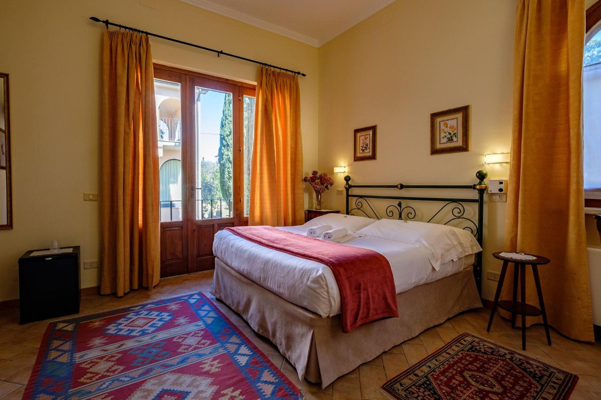 Double or Twin Room with Garden View - Photo 12