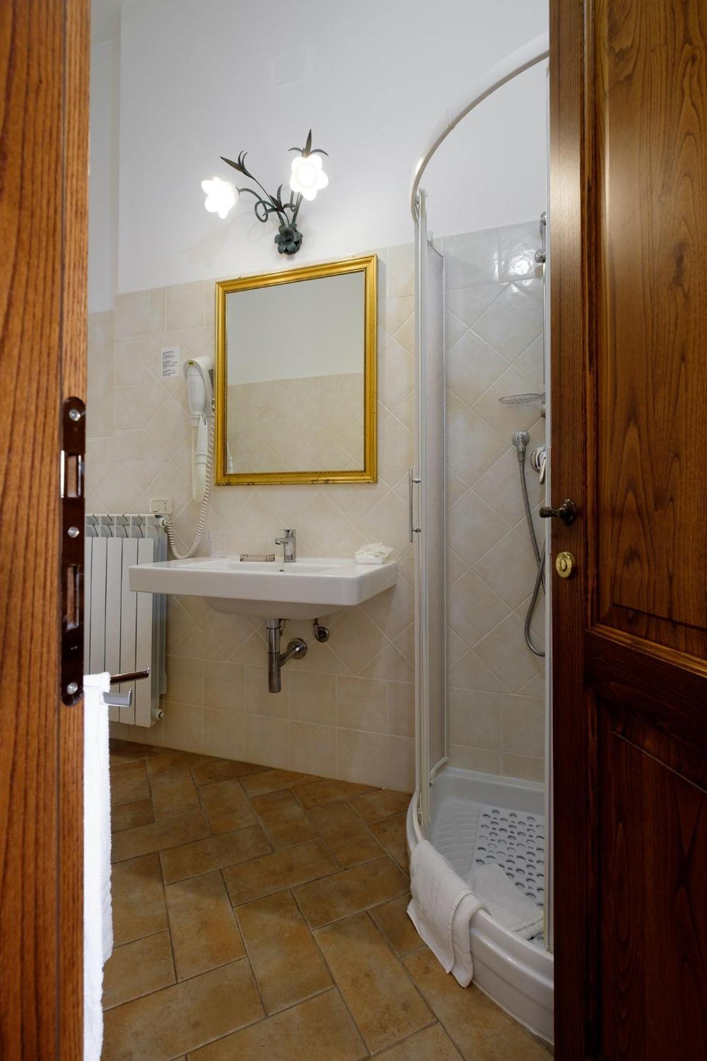 Double or Twin Room with Garden View - Photo 15