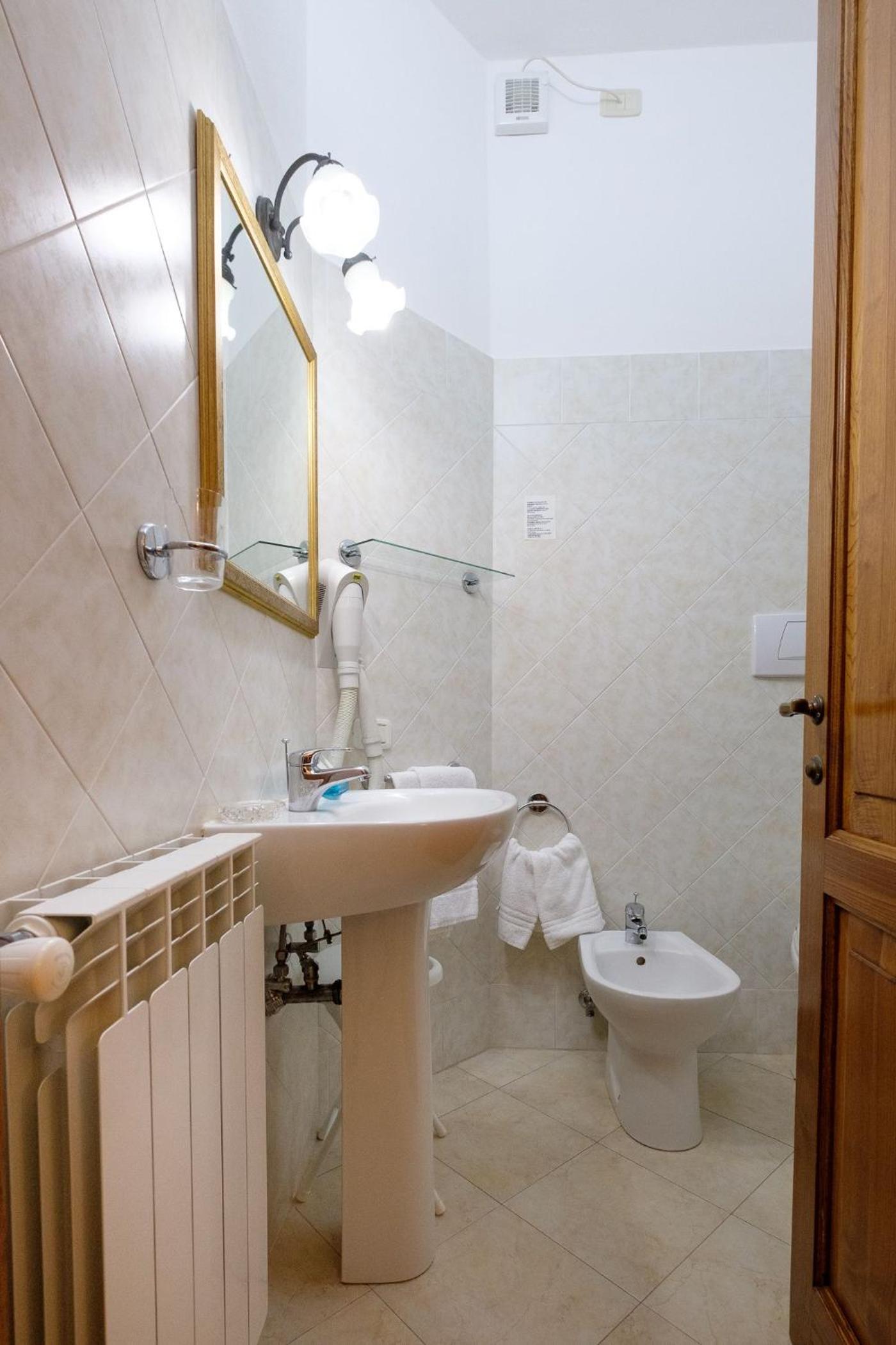 Double or Twin Room with Garden View - Photo 20