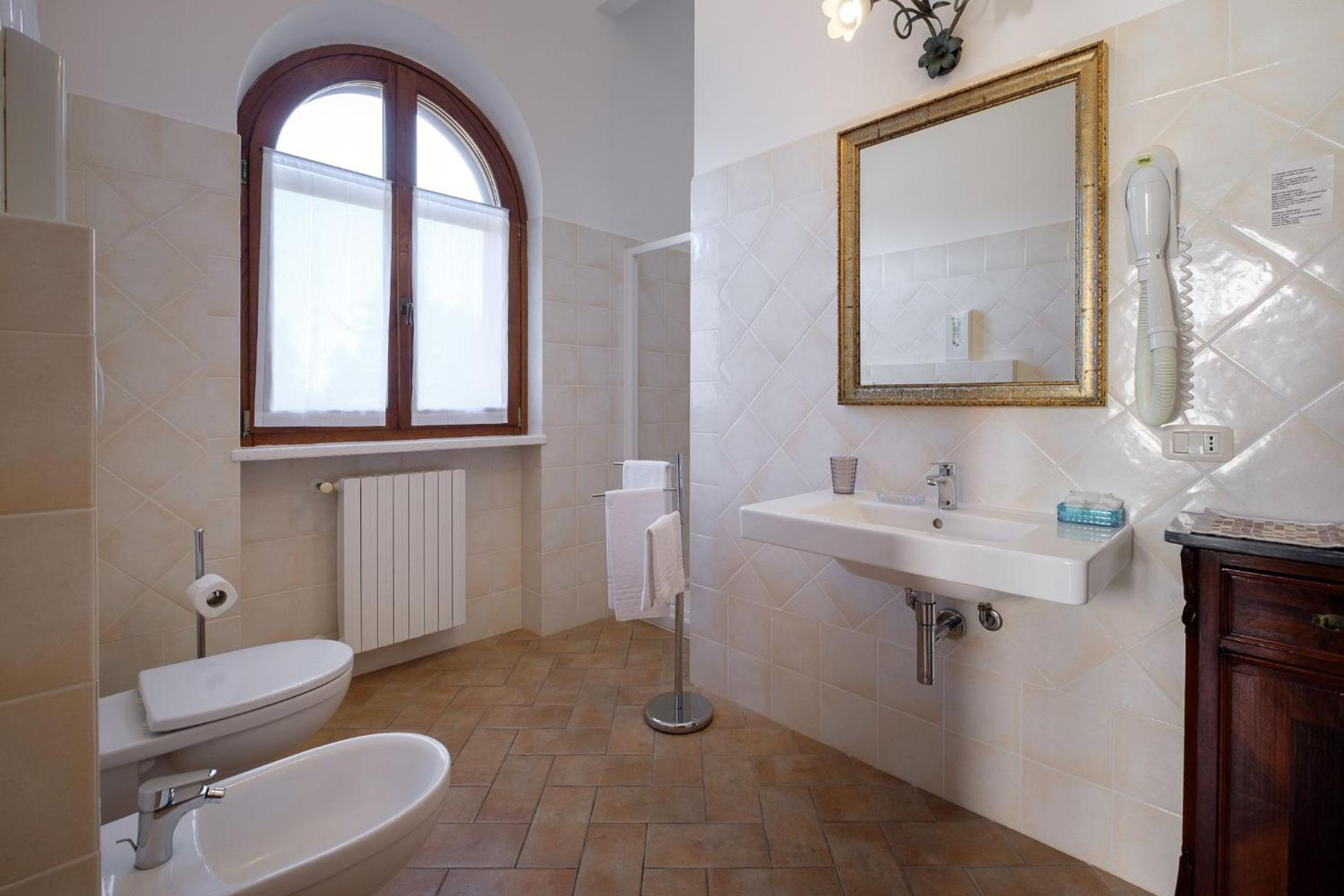 Double or Twin Room with Garden View - Photo 7
