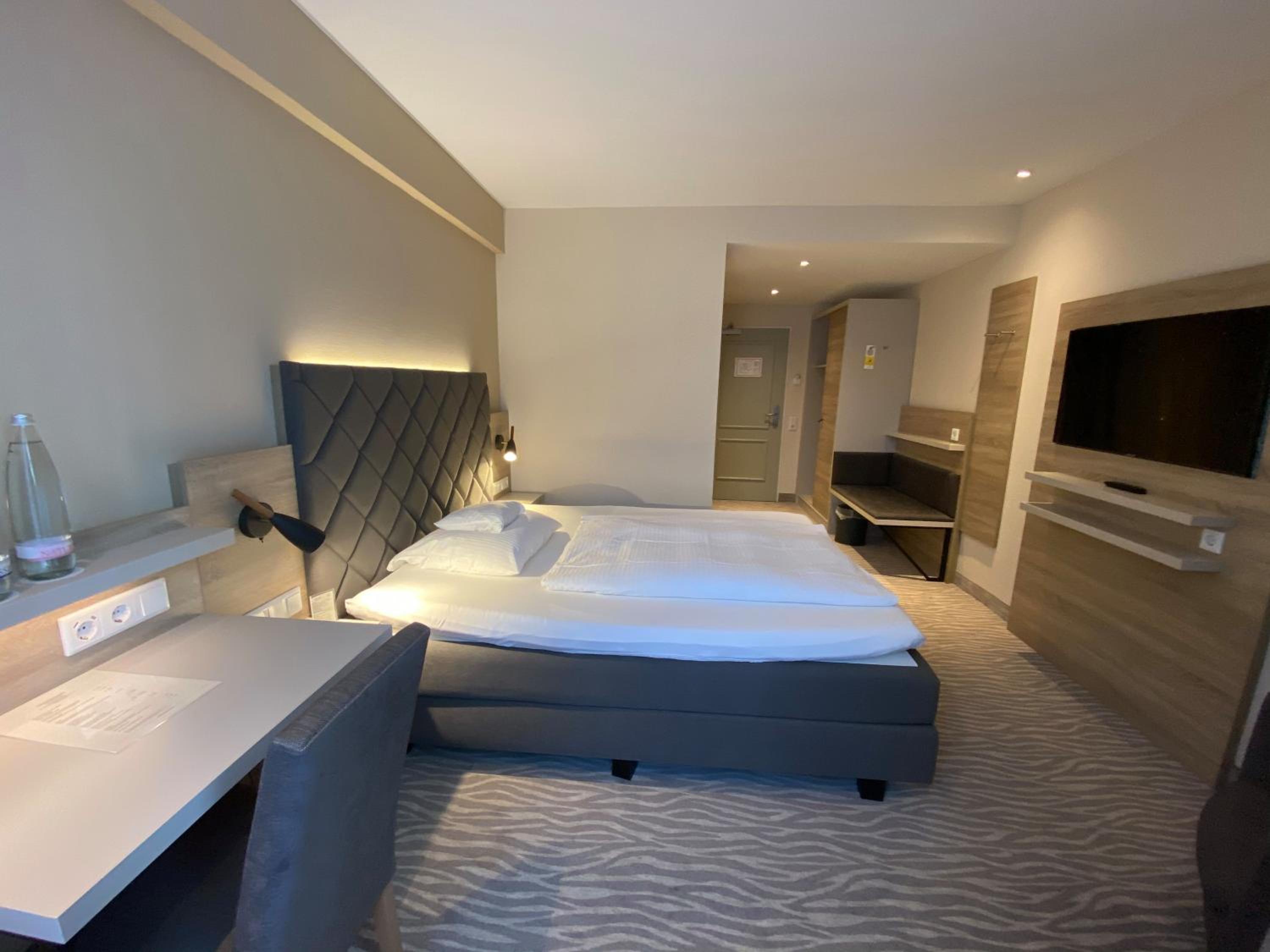 Standard Double or Twin Room photo 3