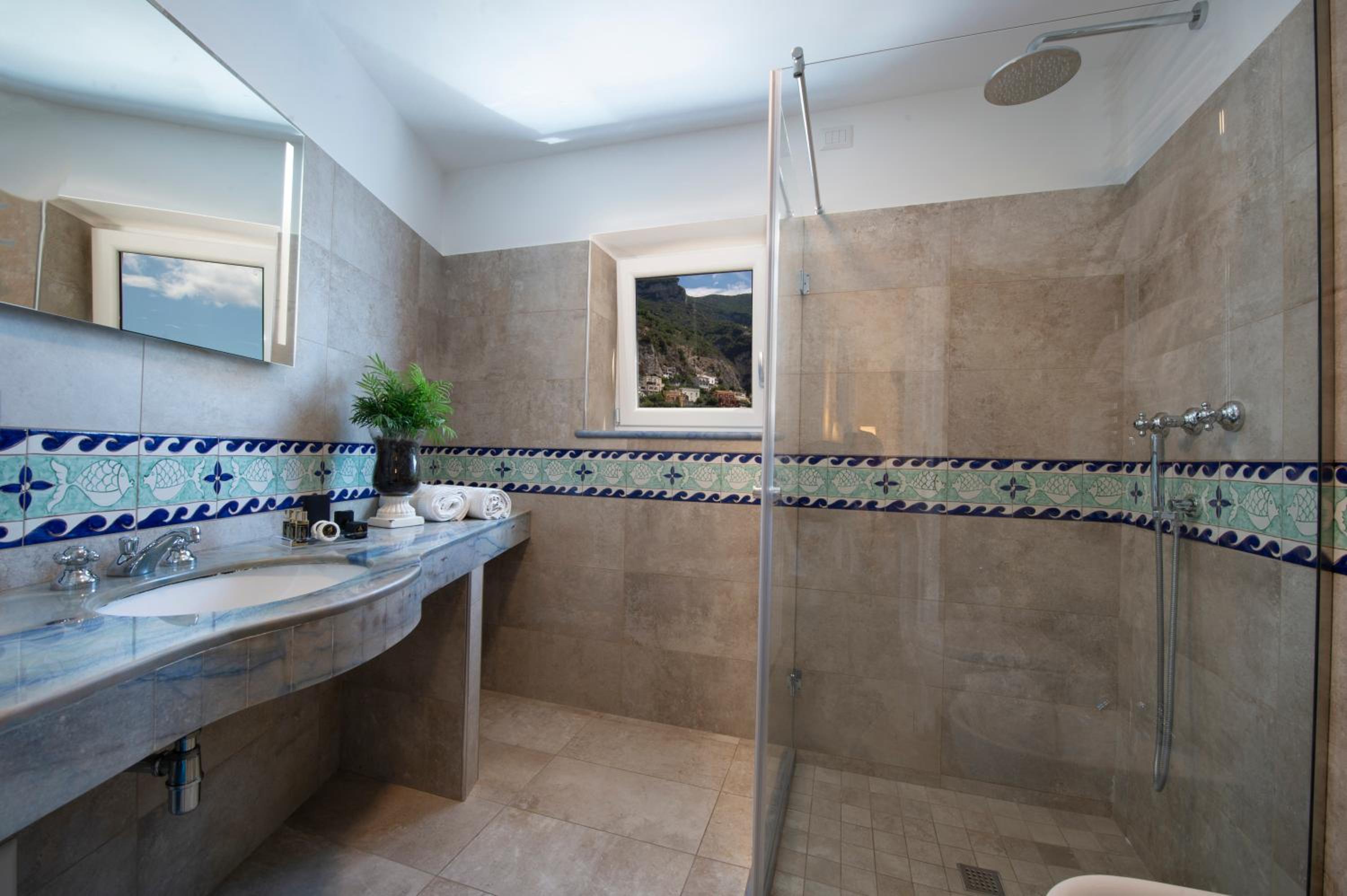 Superior Double or Twin Room with Sea View - Photo 17