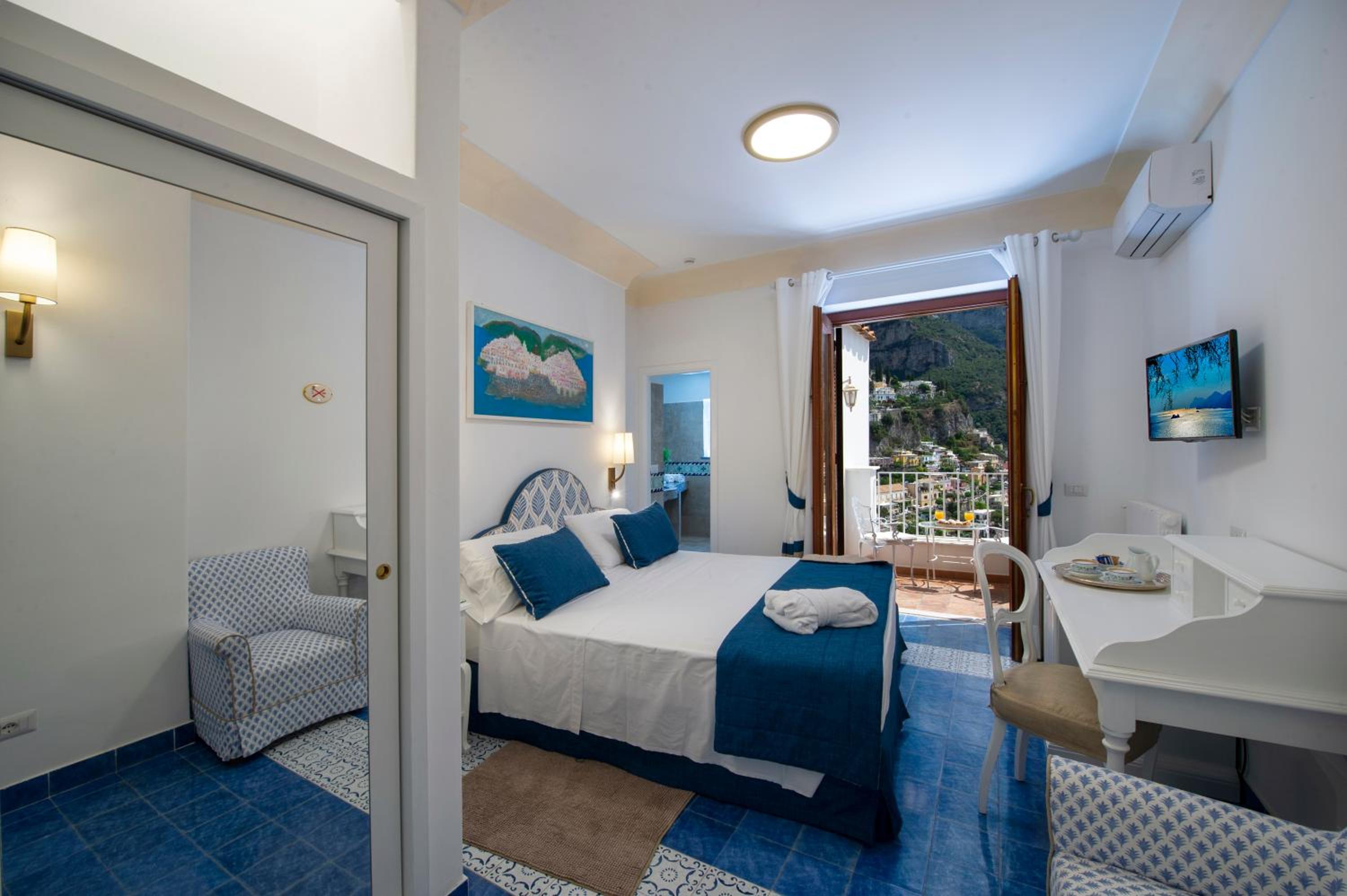 Superior Double or Twin Room with Sea View - Photo 1