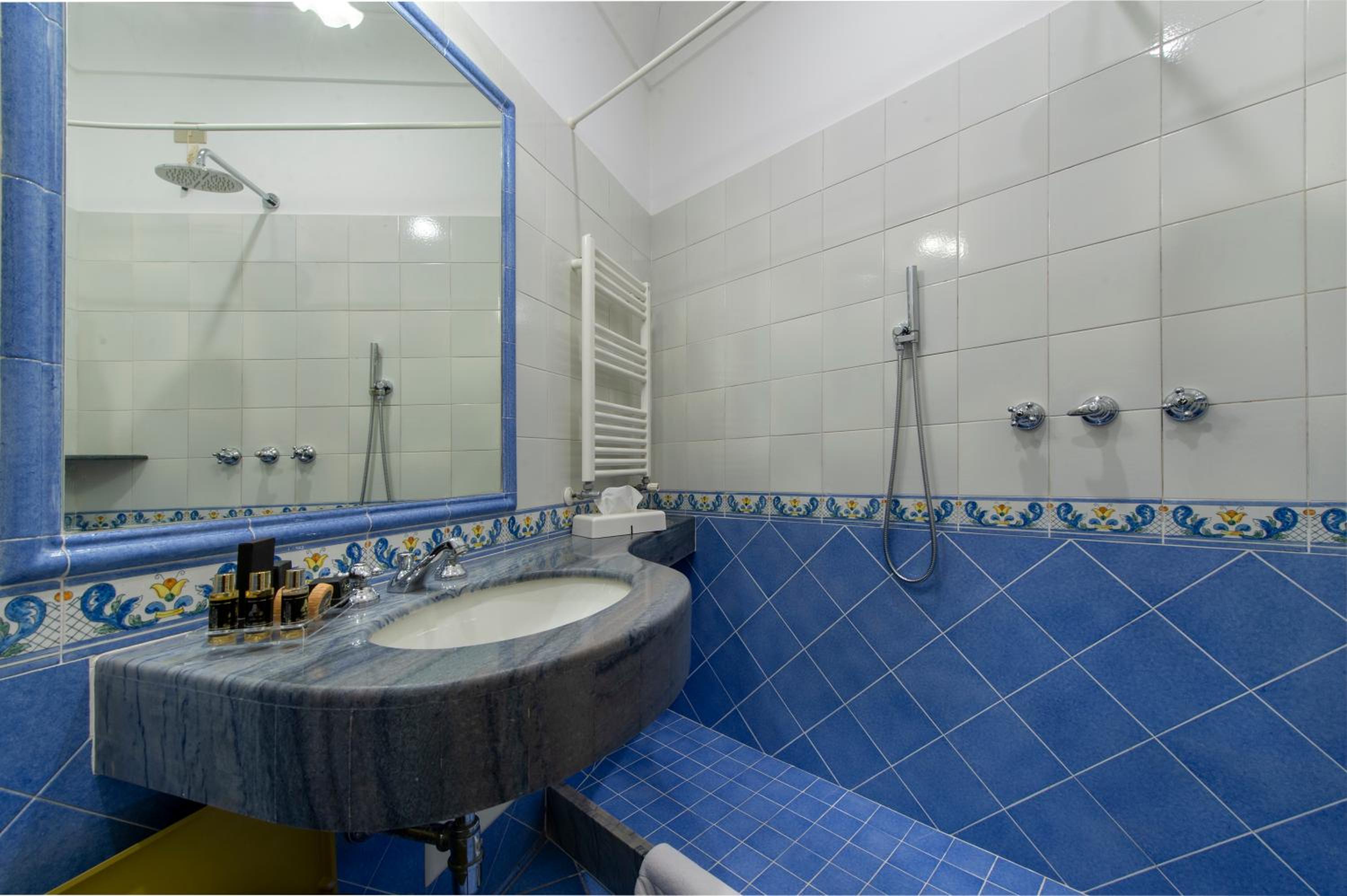Budget Double Room with Inner Courtyard View photo 3