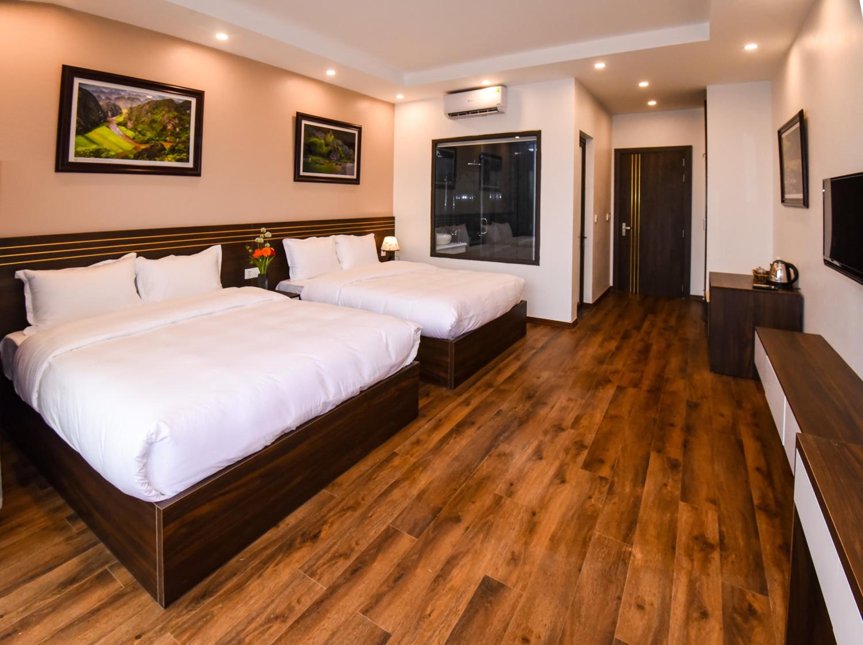 Deluxe Double Room with Balcony photo 2