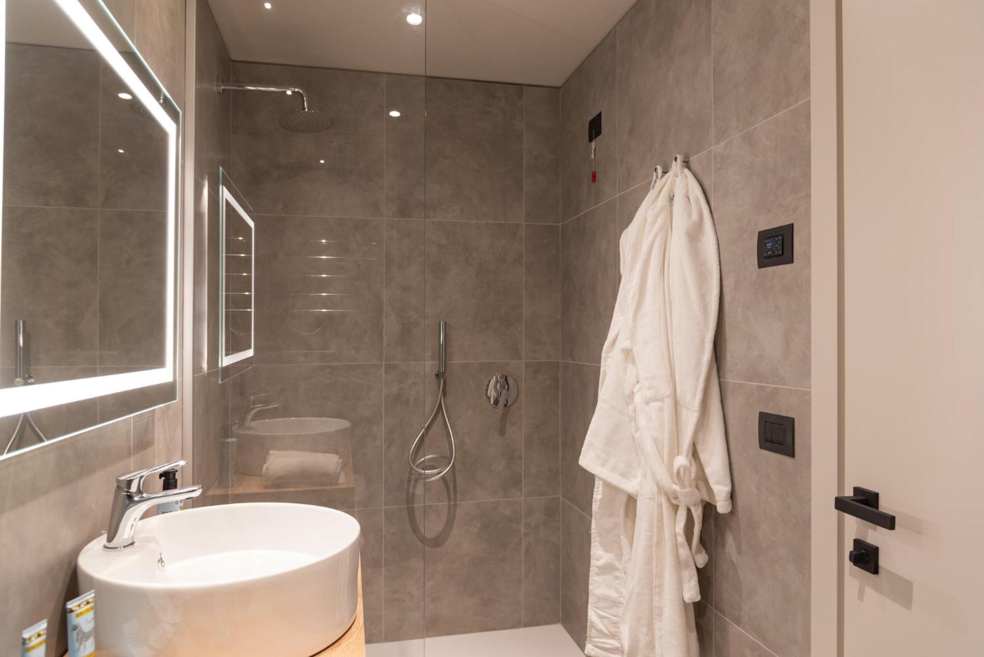 Superior Double or Twin Room - Photo 14