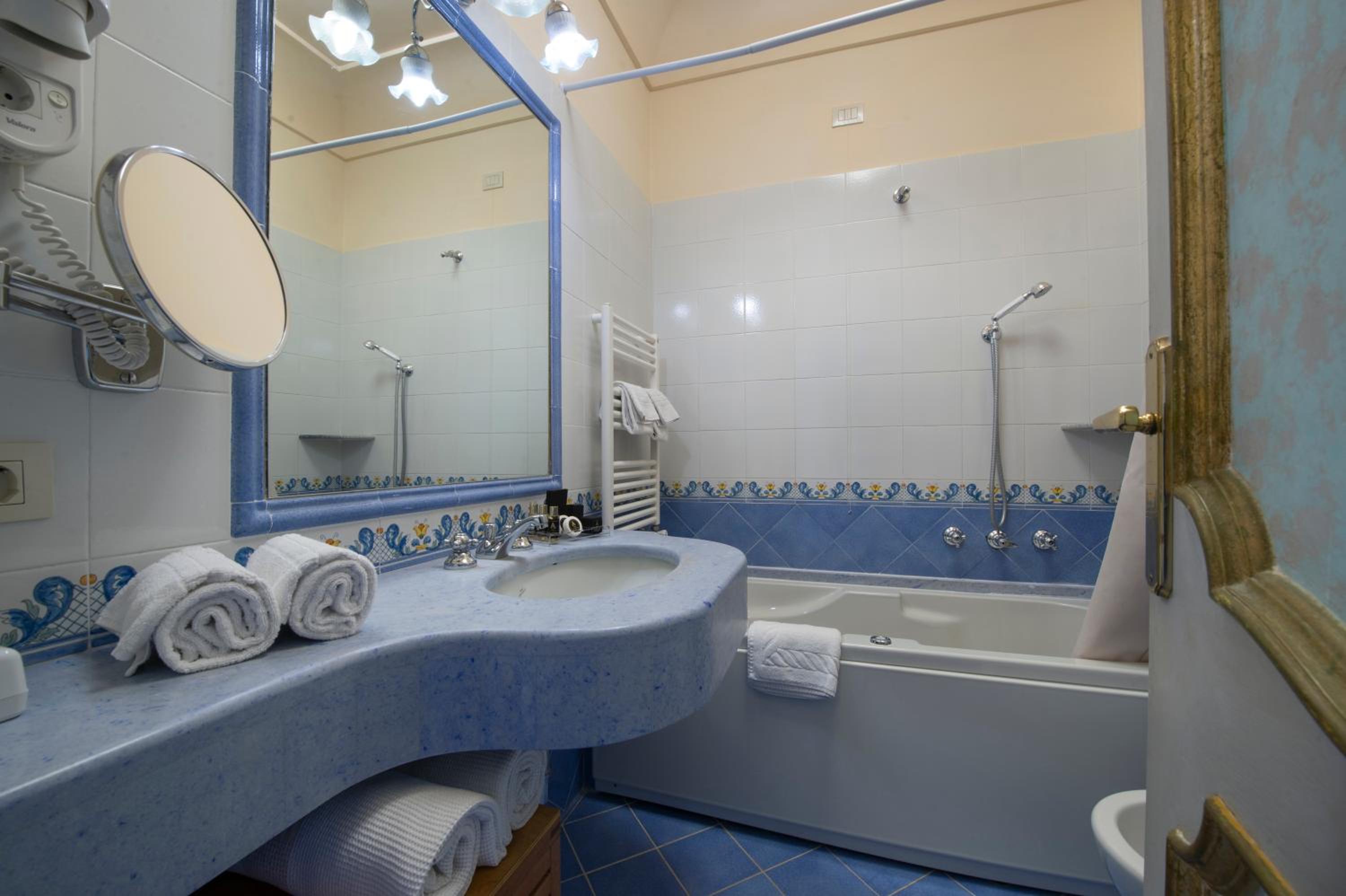 Superior Double or Twin Room with Sea View - Photo 7