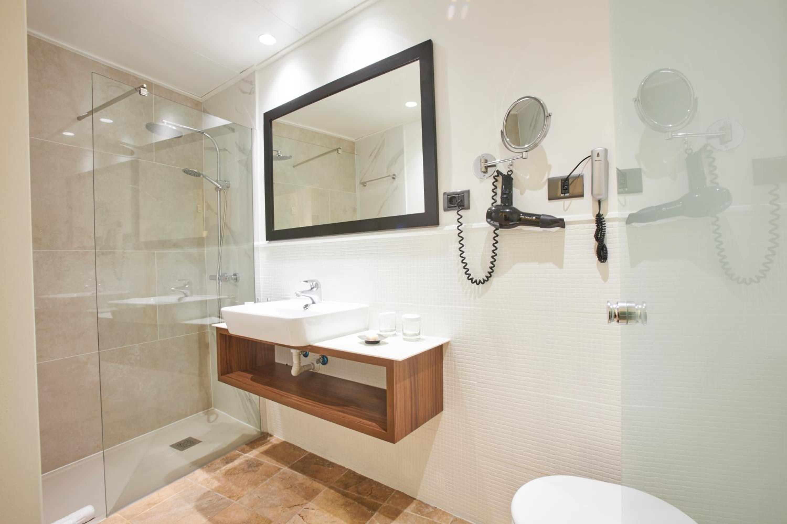 Superior Double or Twin Room - Photo 3