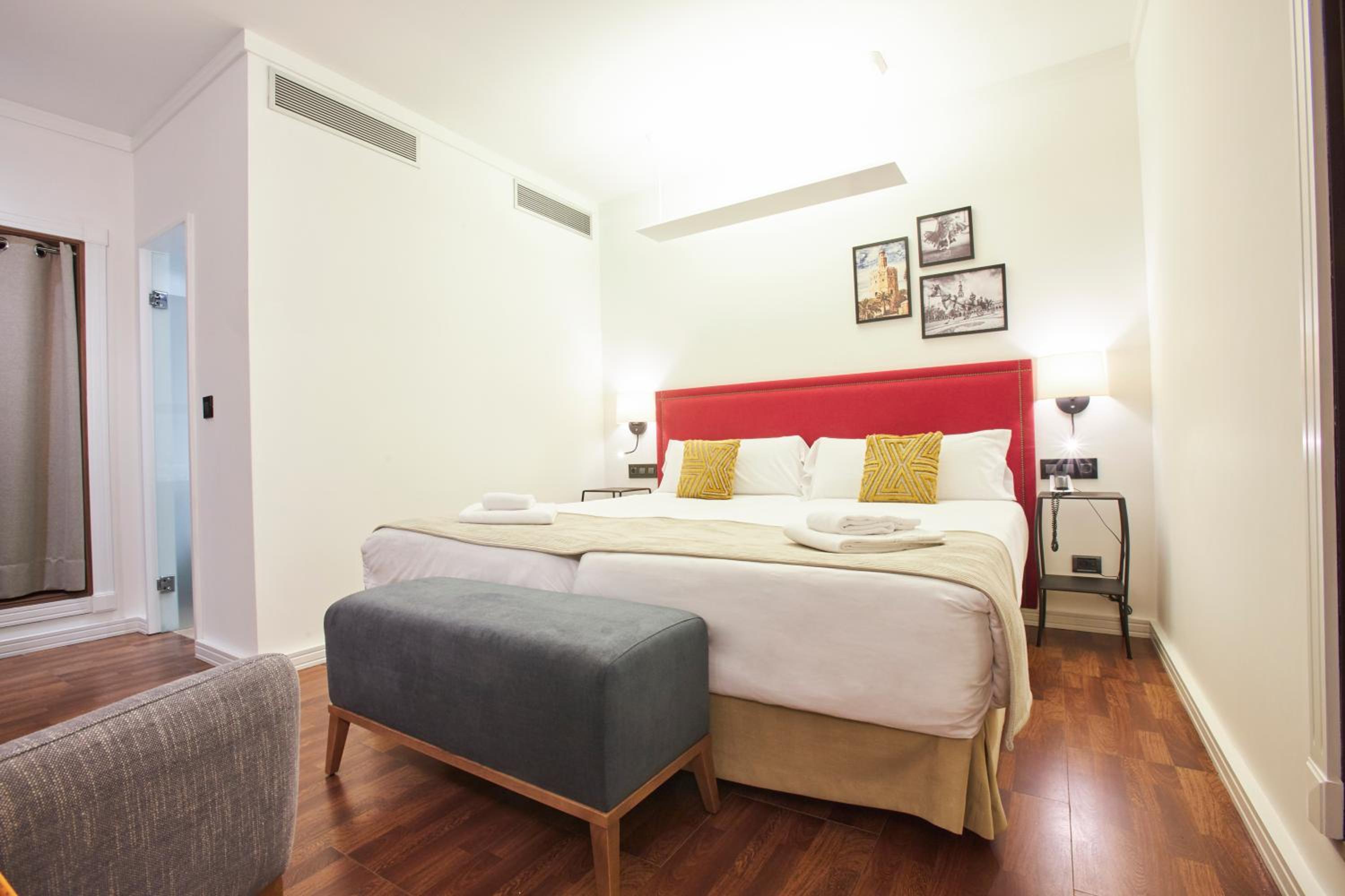 Superior Double or Twin Room - Photo 16