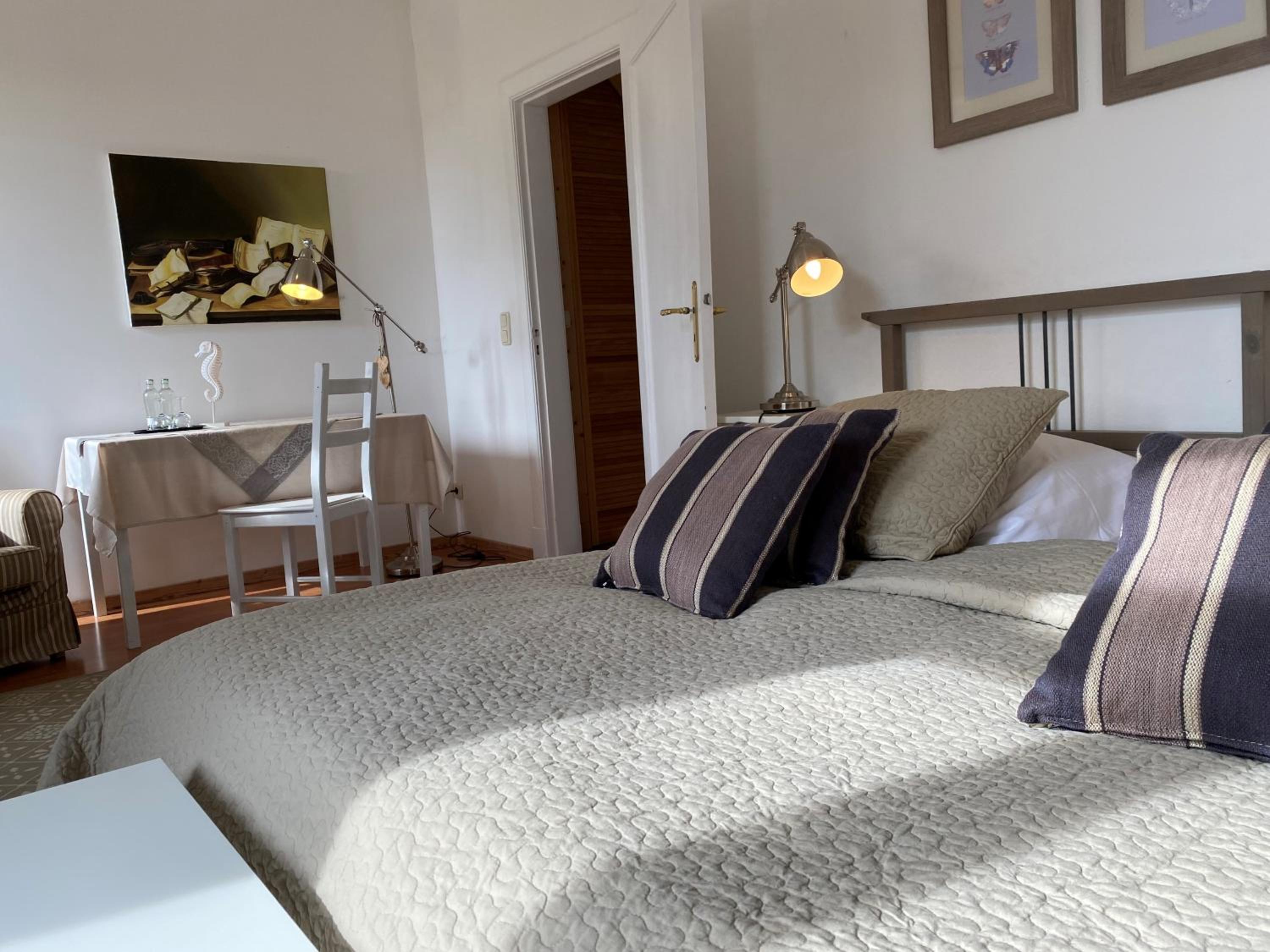 Standard Double Room - Photo 7