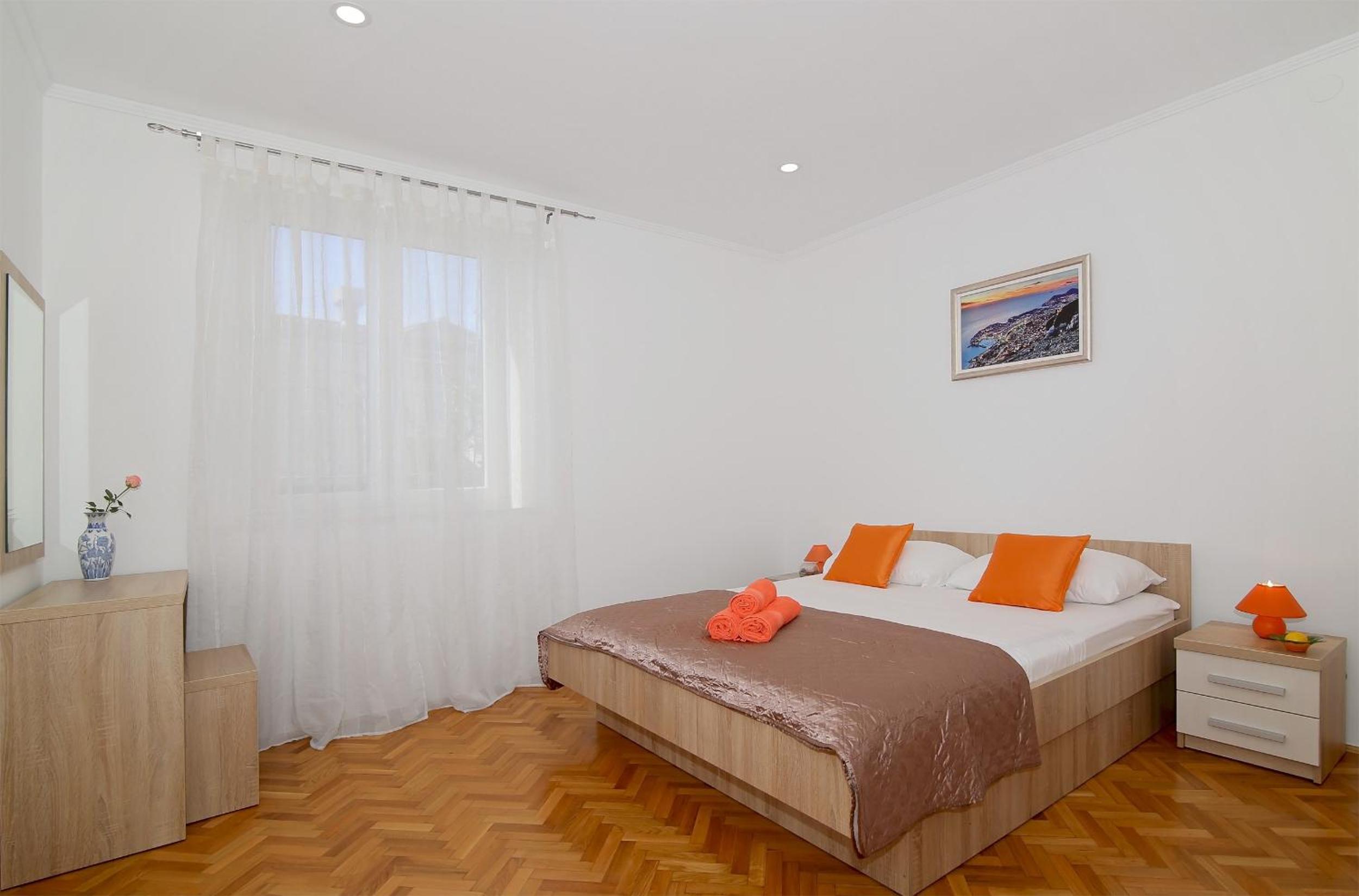 Comfort One Bedroom Apartment with Terrace and City View
