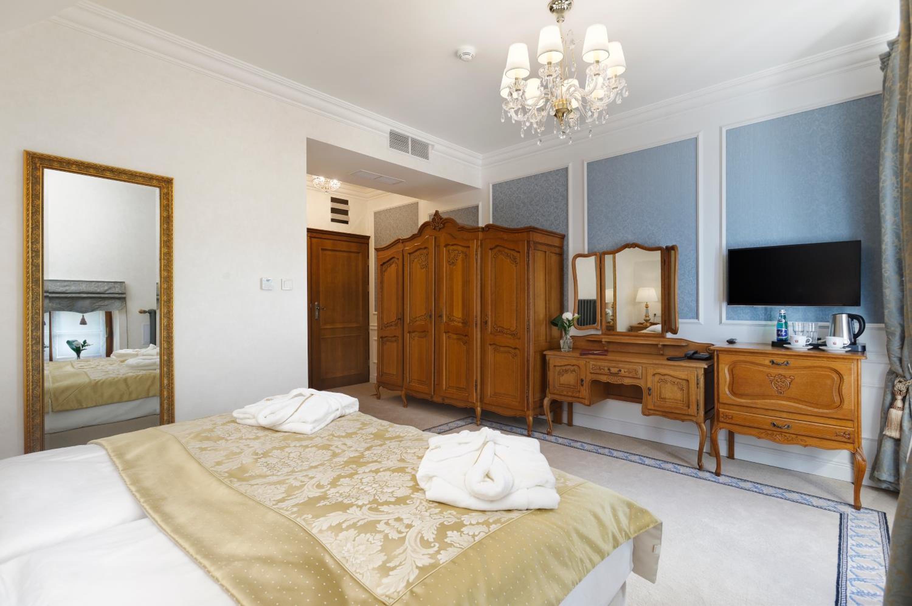 Standard Queen Room