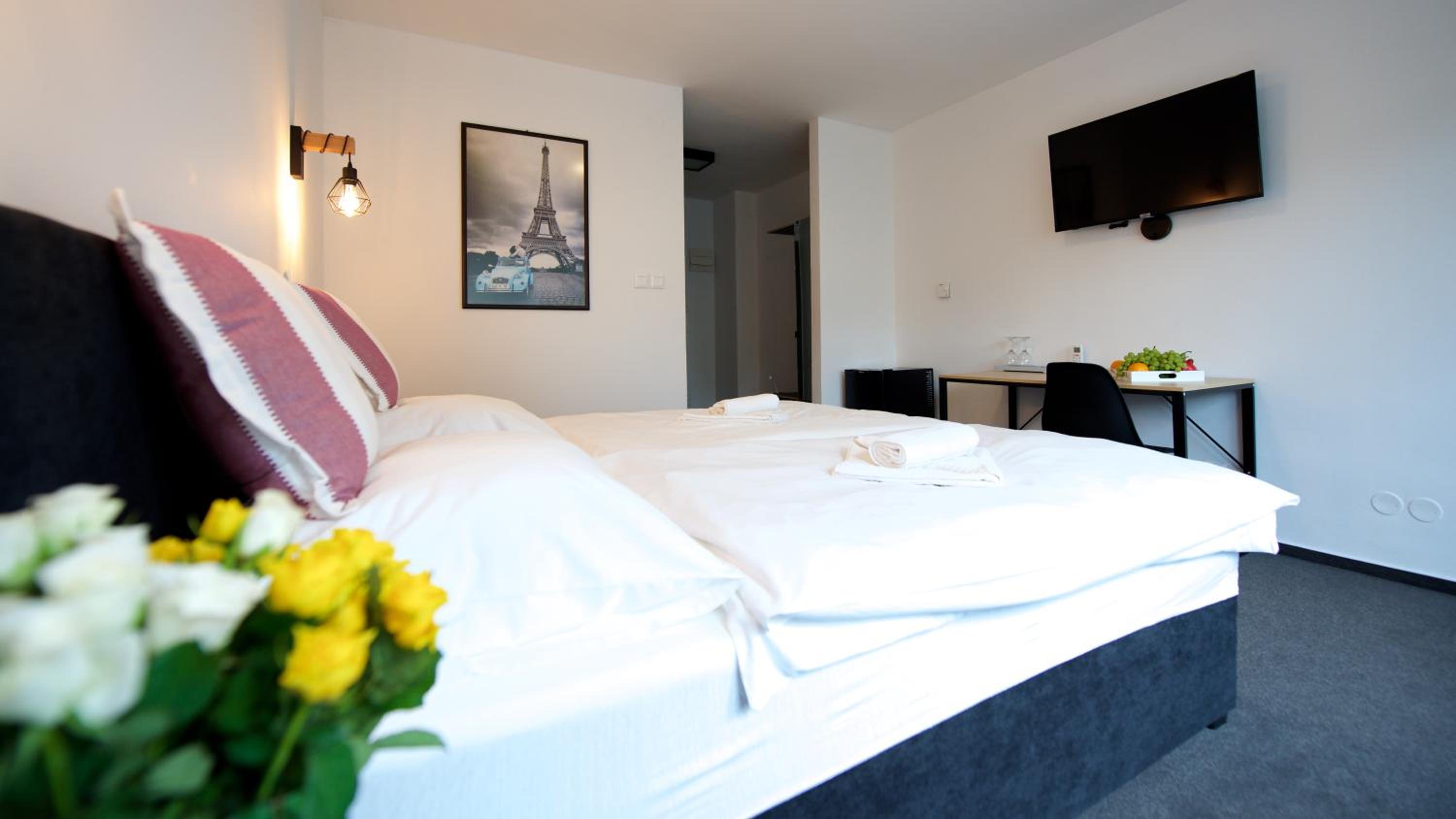 Economy Double Room - Photo 4
