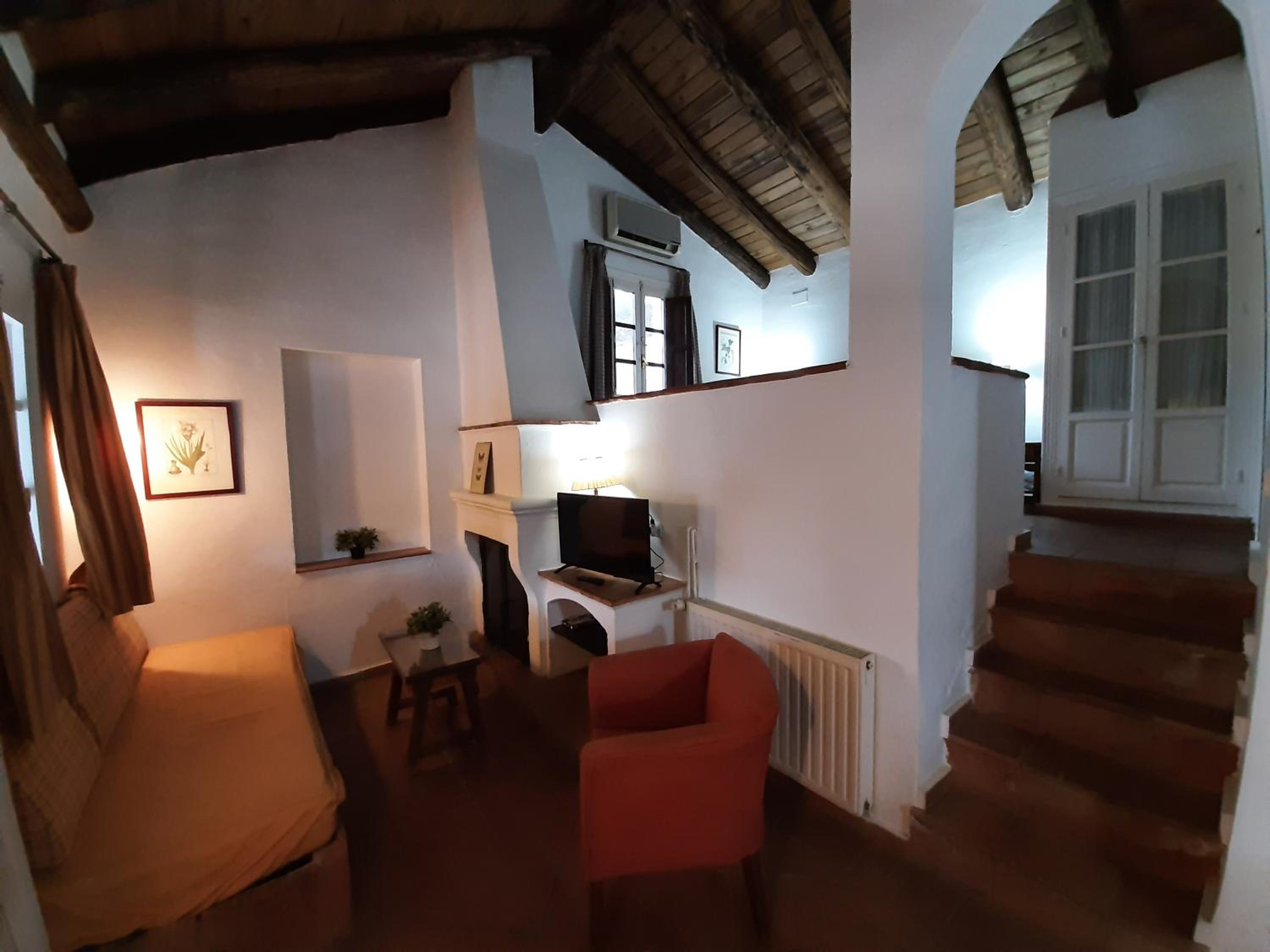 One-Bedroom House - Photo 2