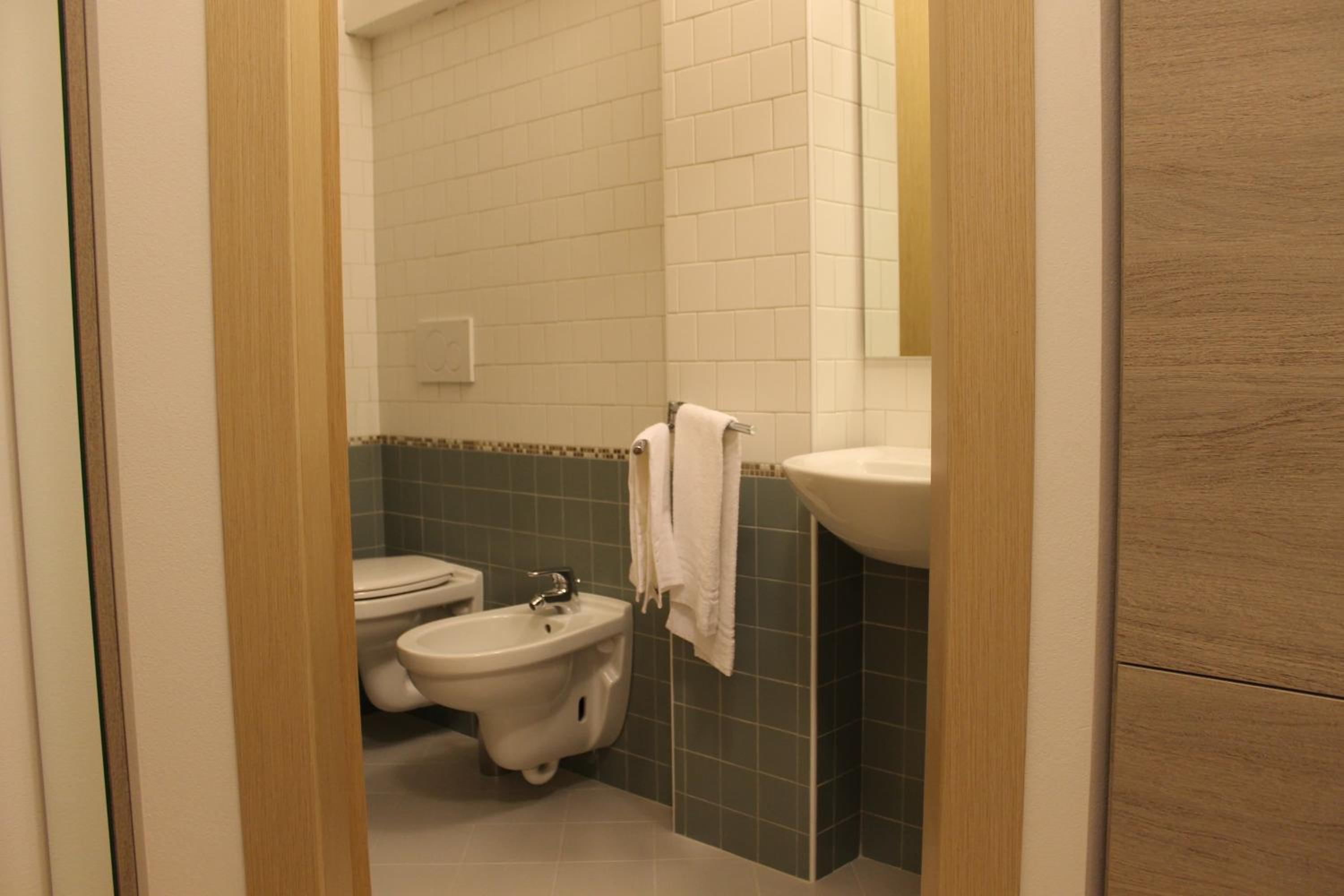 Twin Room - Photo 3