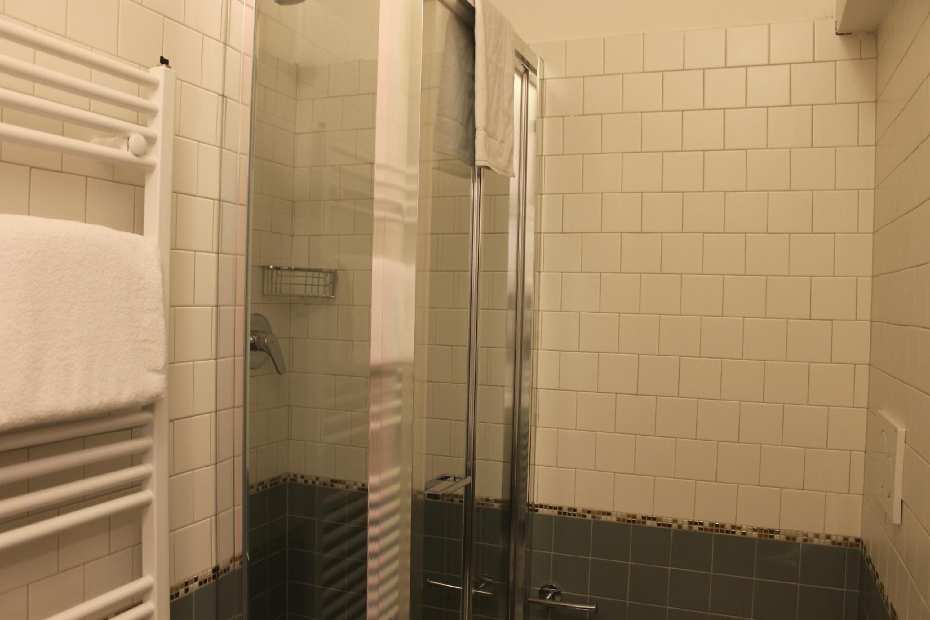 Quadruple Room - Photo 3