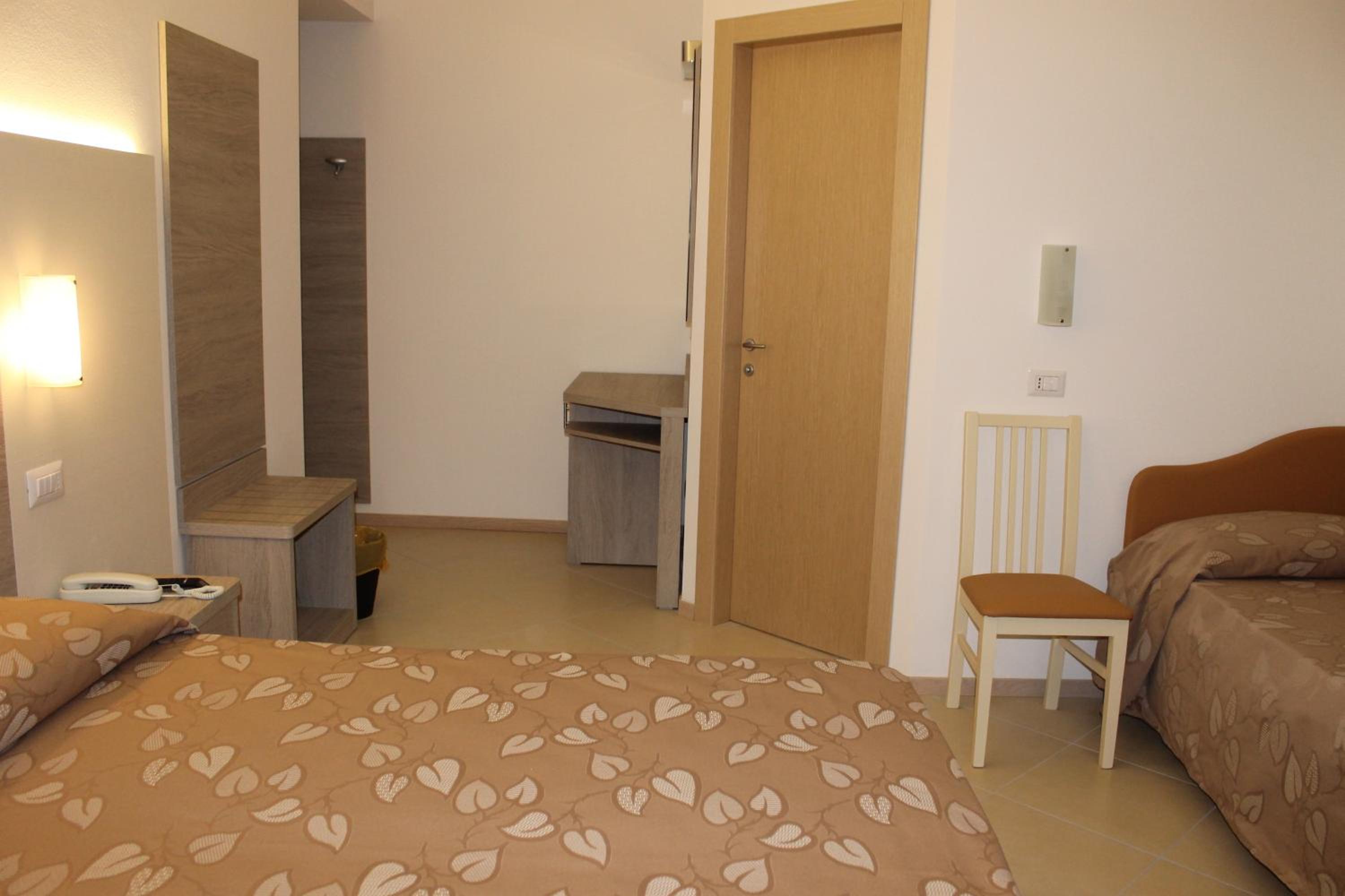 Quadruple Room - Photo 5