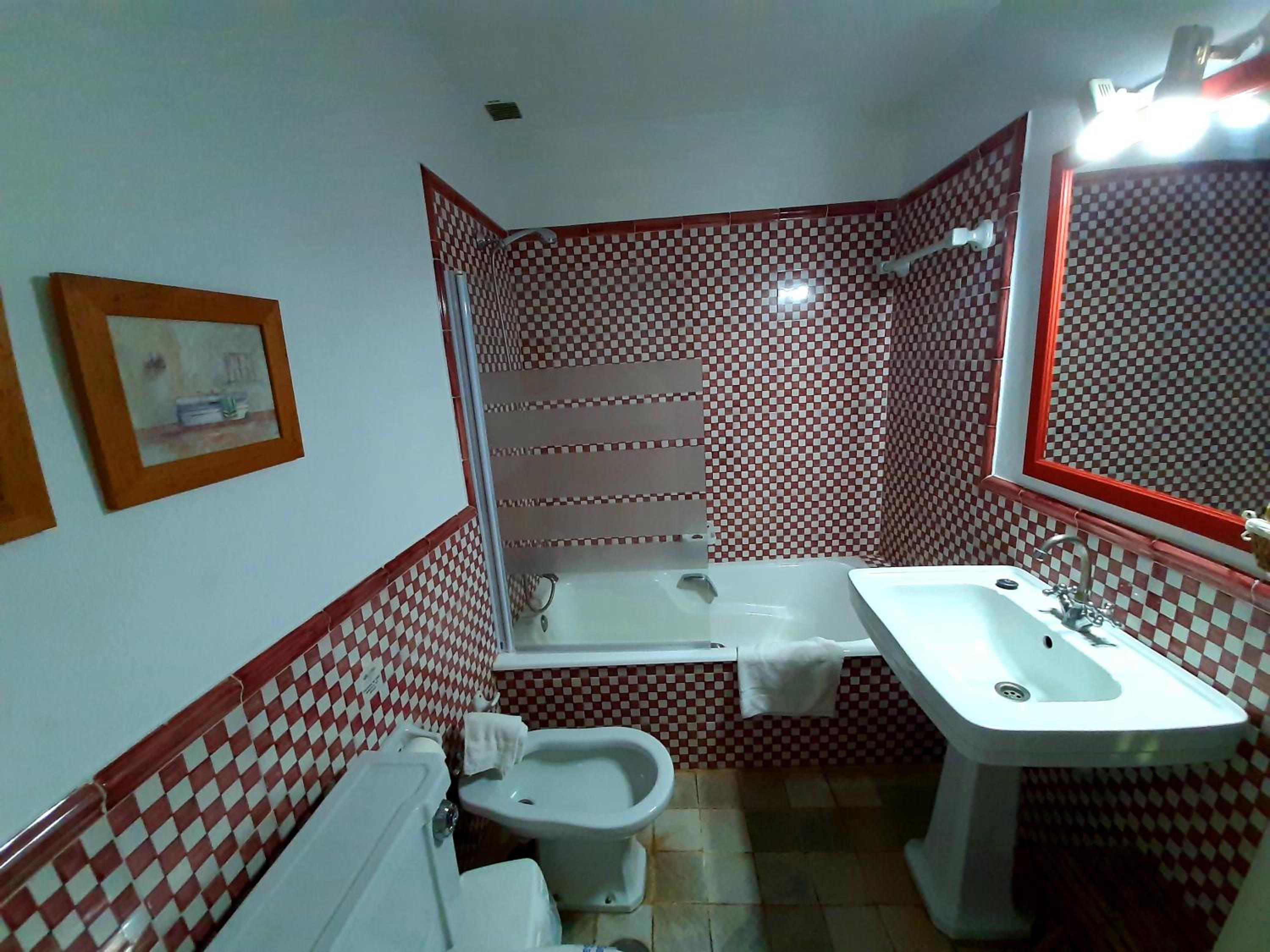 Double Room - Photo 12