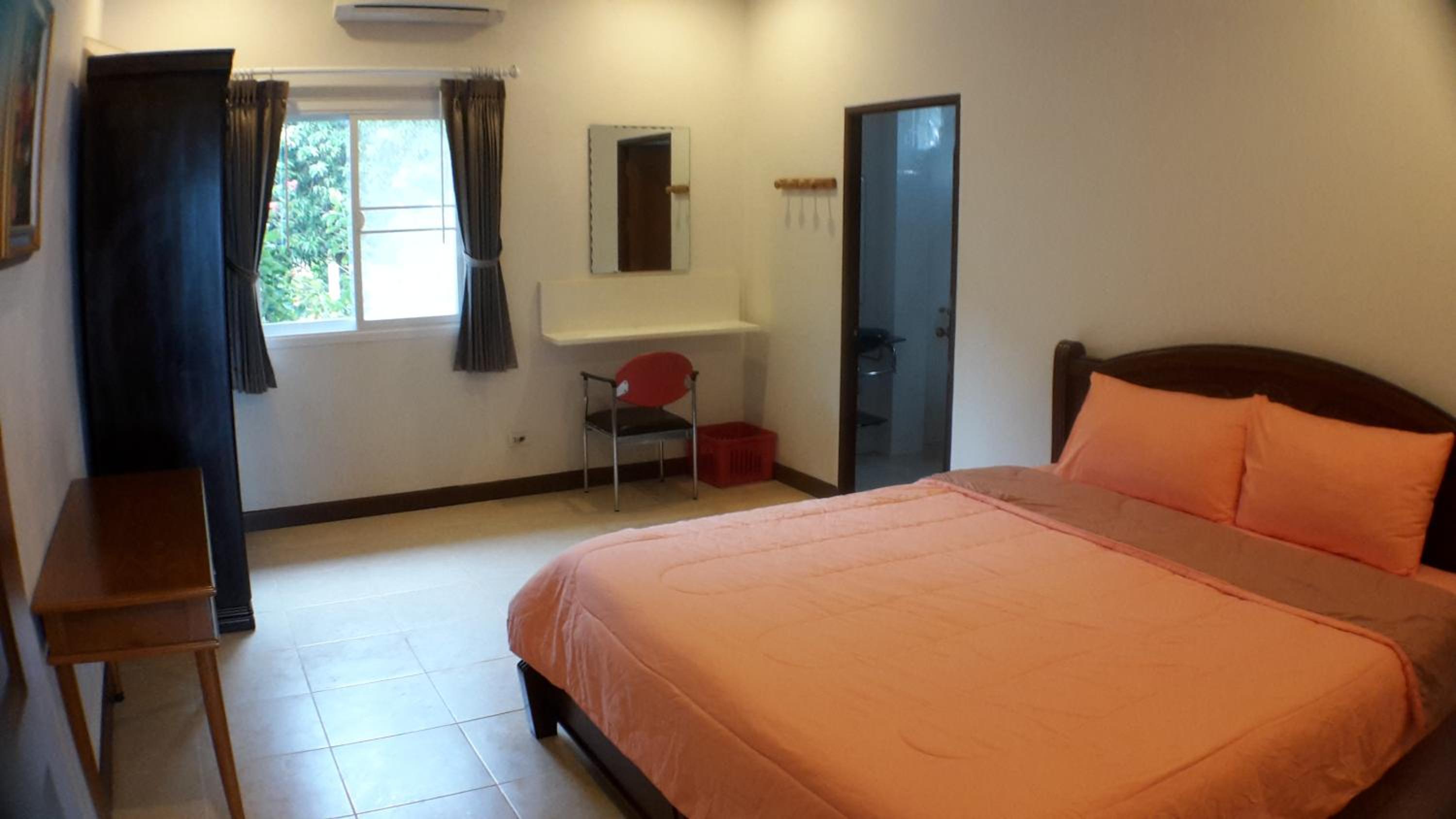 Three-Bedroom House - Photo 10