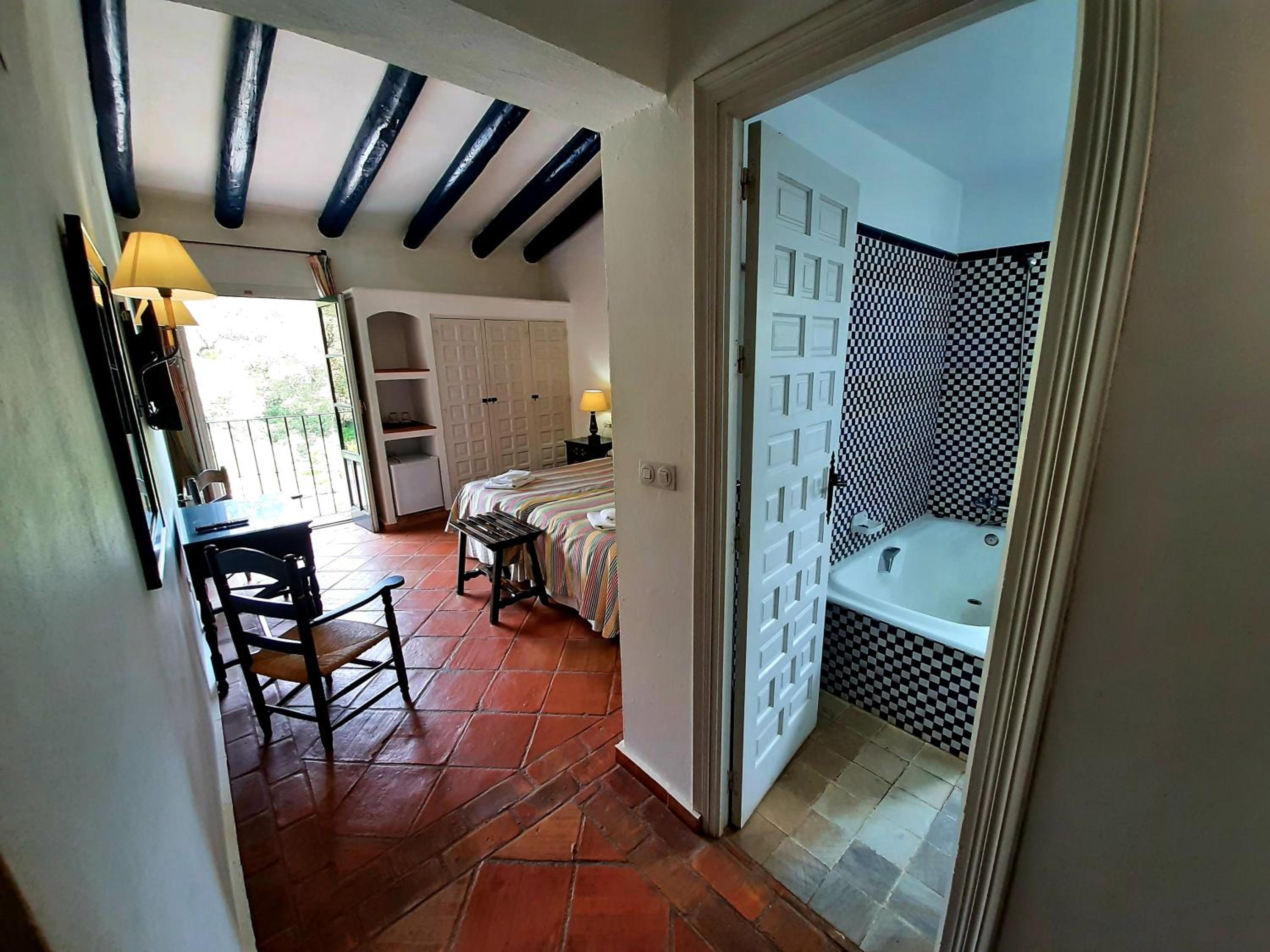 Double Room - Photo 2