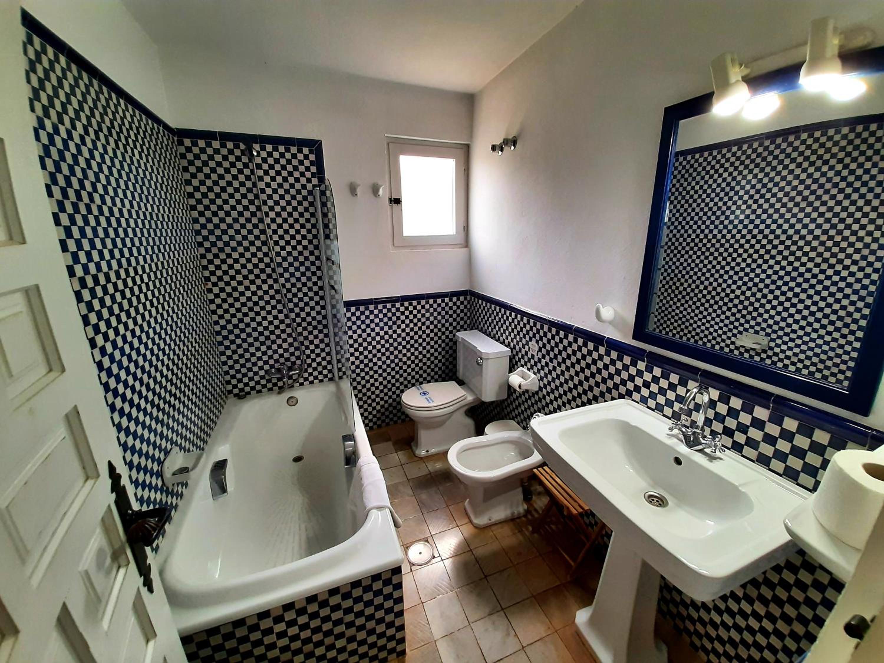 Double Room - Photo 17