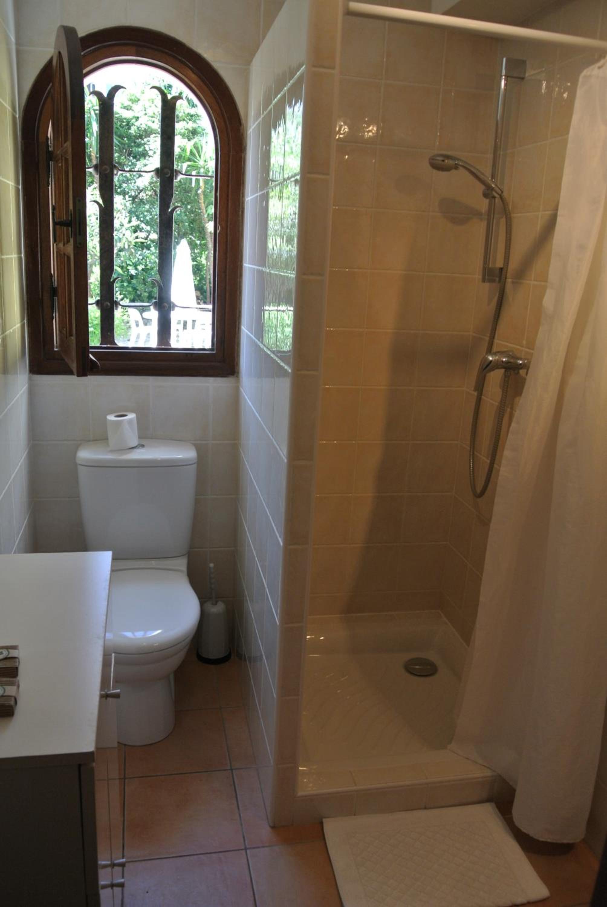 Triple Room - Photo 7