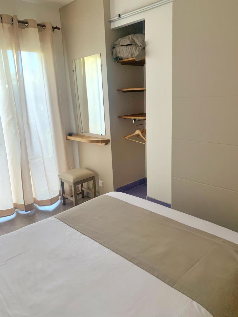 Family Room with Side Sea View photo 2