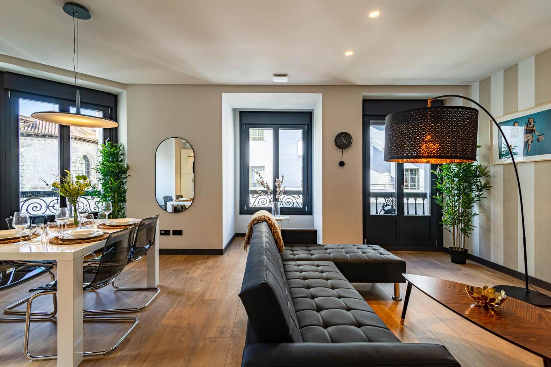 Two-Bedroom Apartment with View photo 2