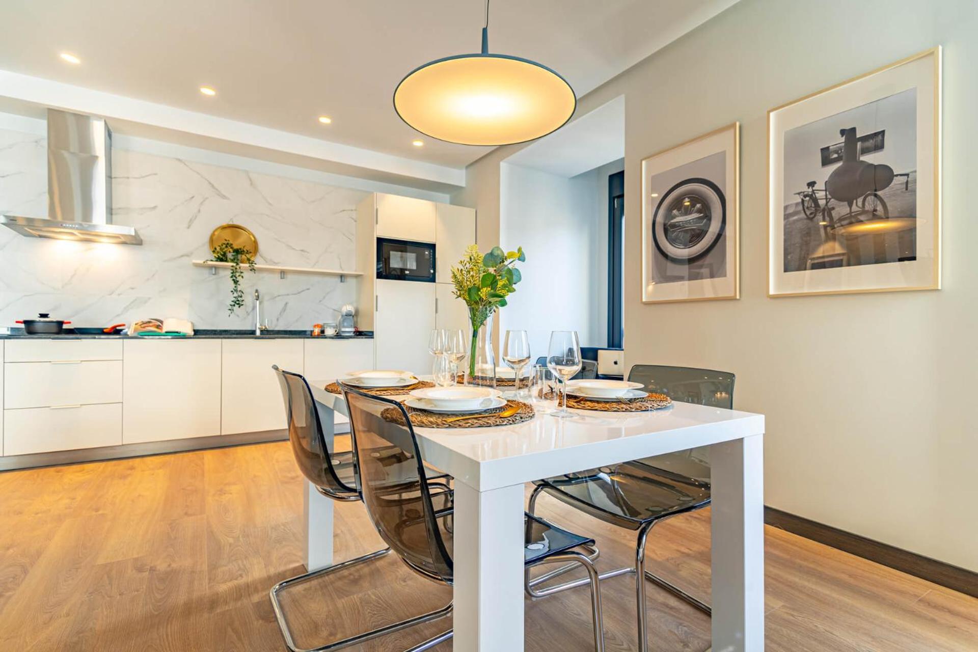 Two-Bedroom Apartment with View photo 3