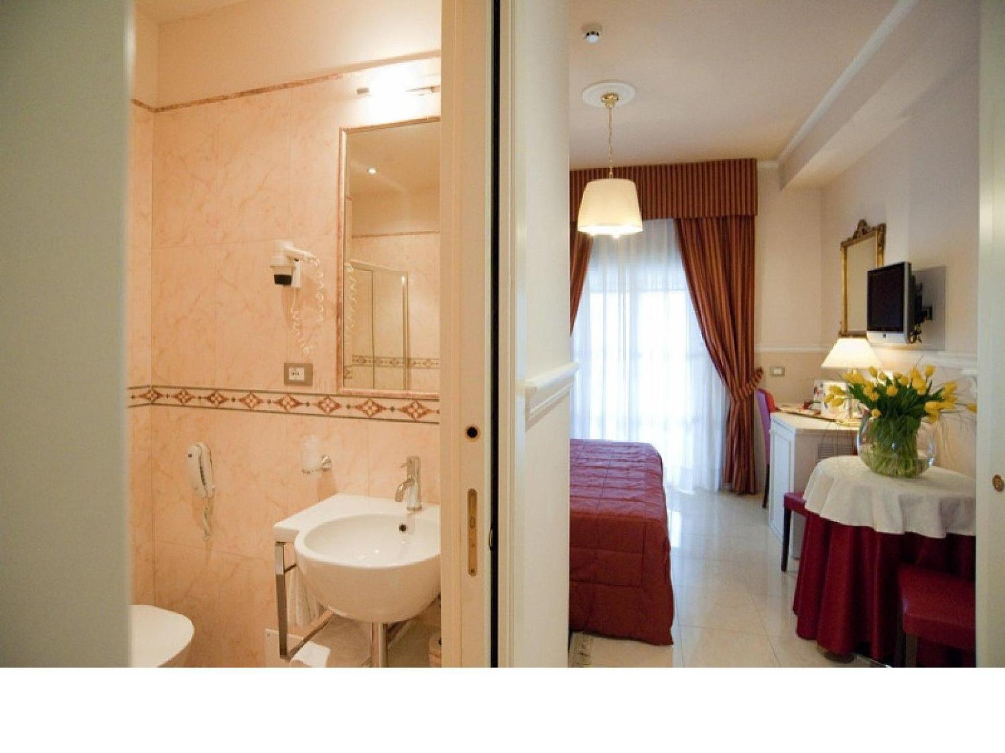 Superior Double or Twin Room - Photo 17