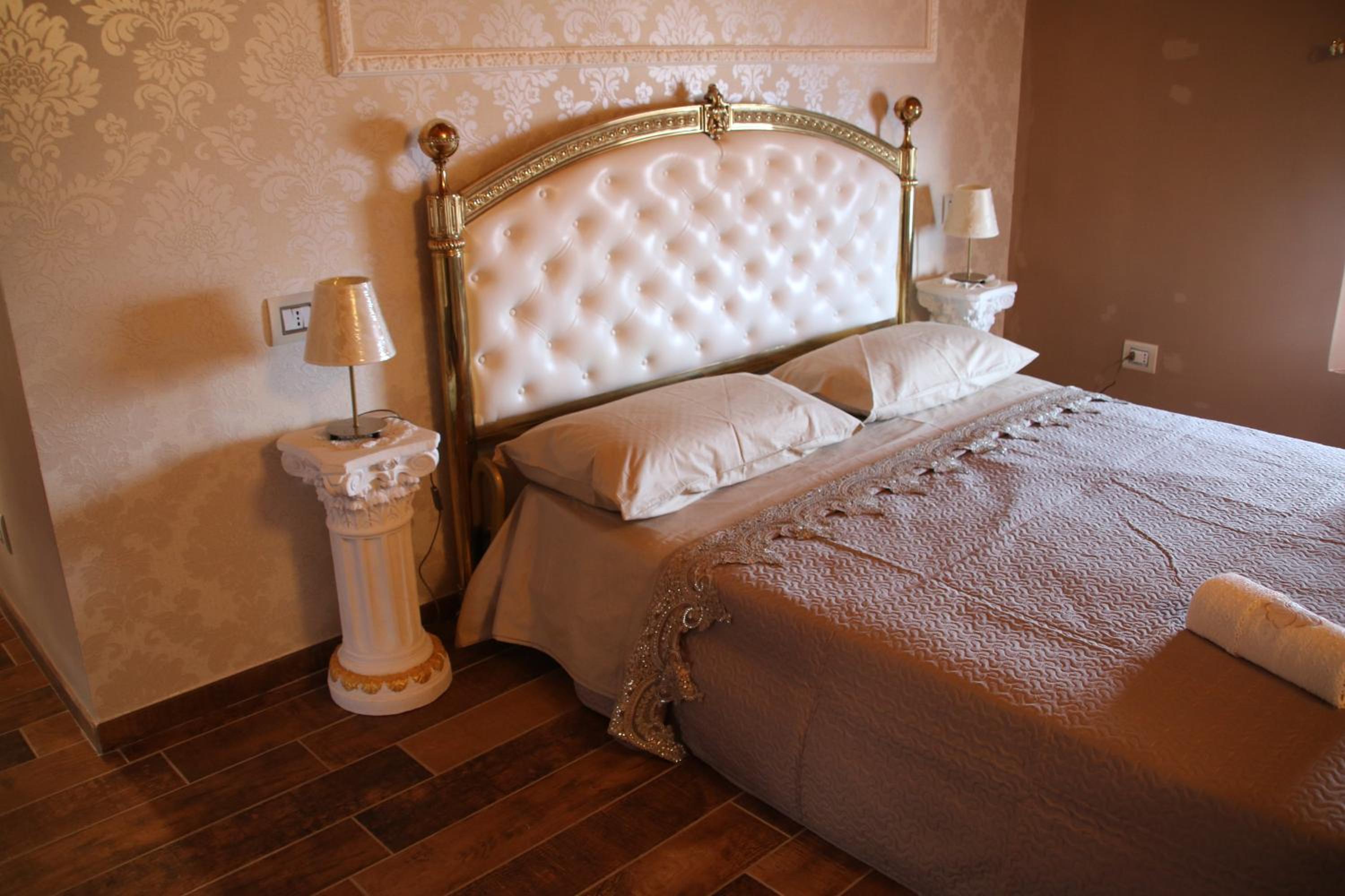 Double Room - Photo 18