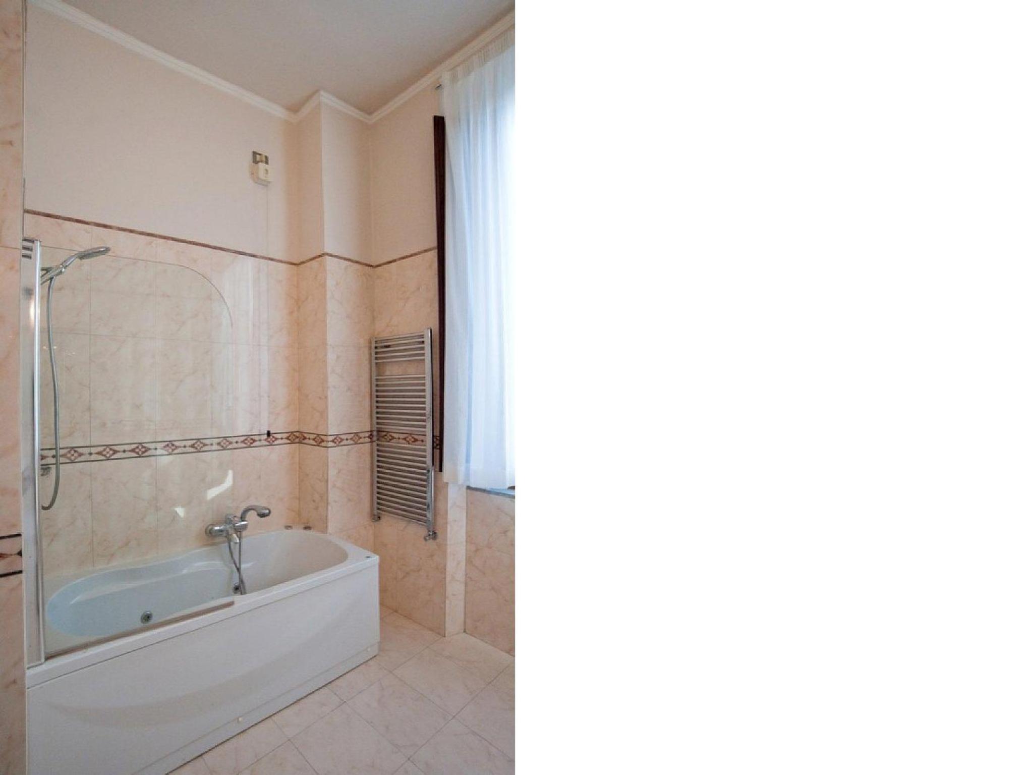 Deluxe Double or Twin Room - Photo 18