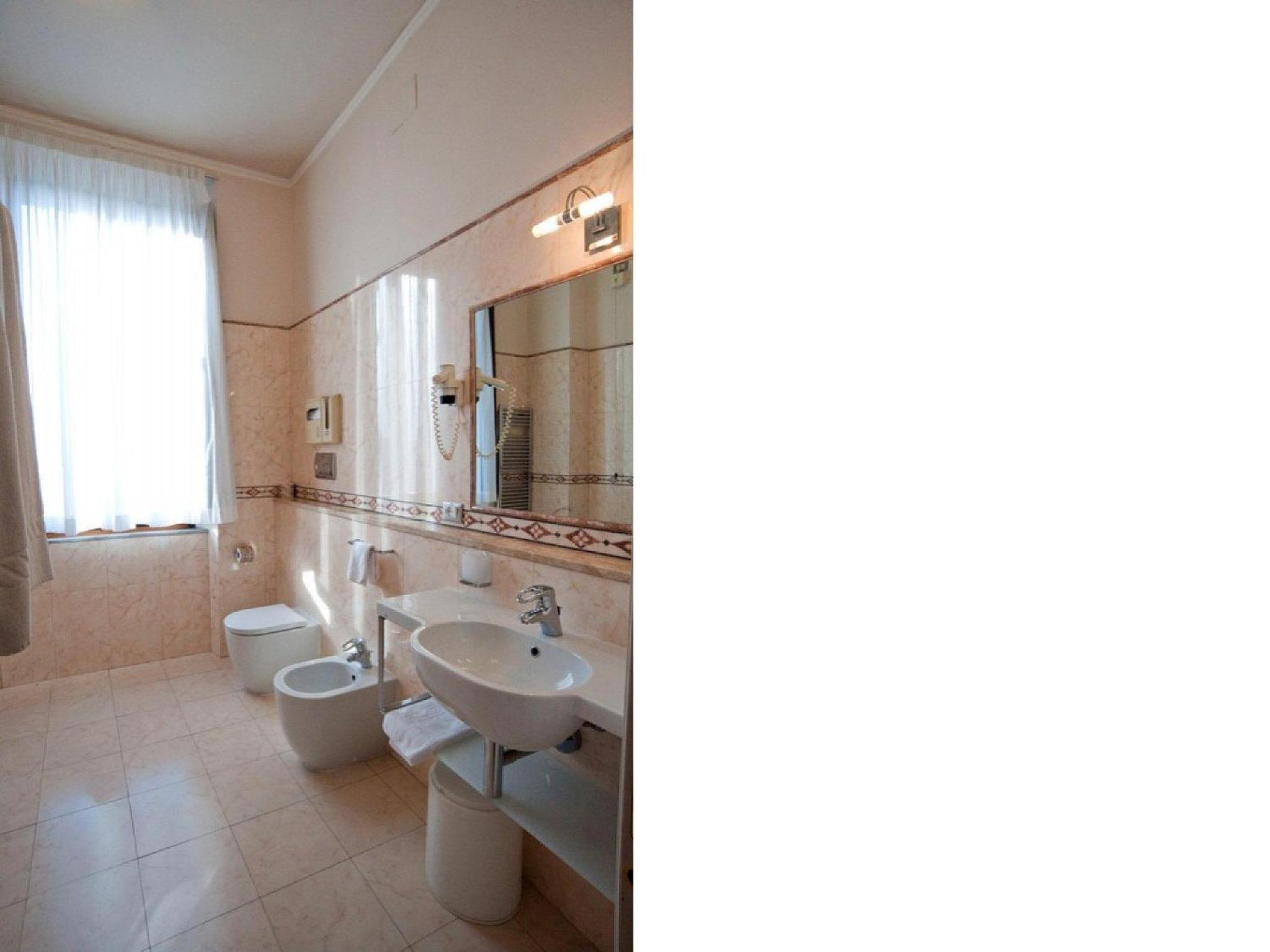 Deluxe Double or Twin Room - Photo 22