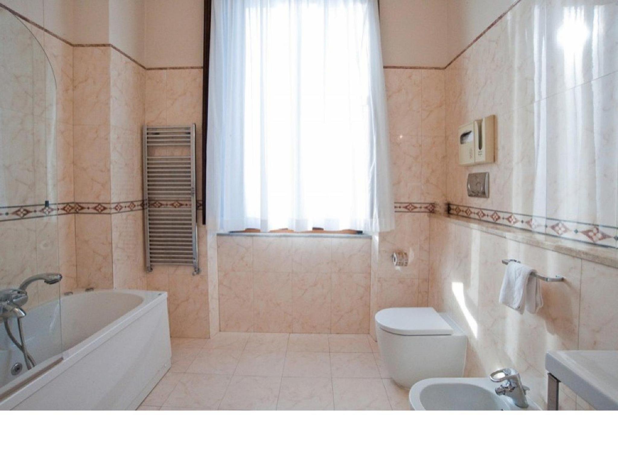 Deluxe Double or Twin Room - Photo 16