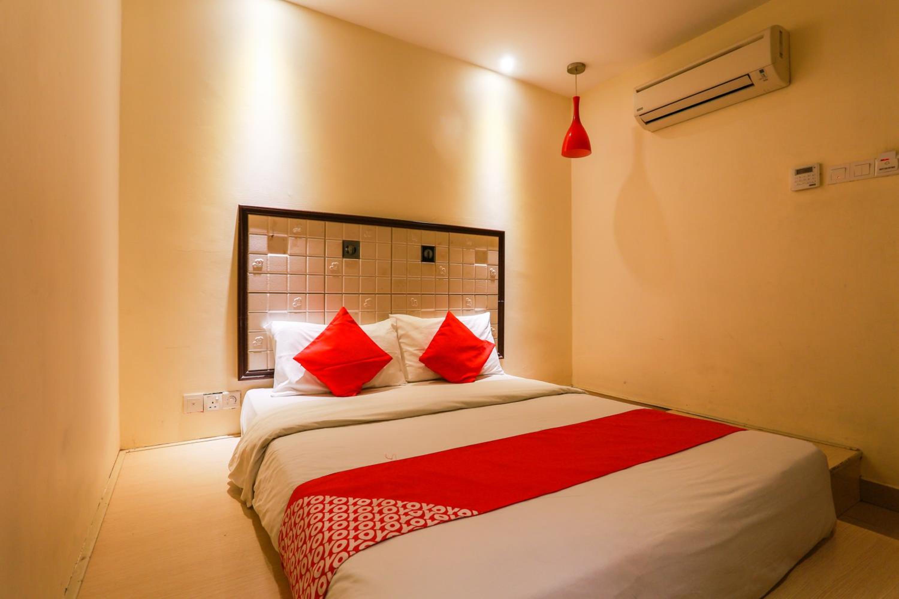 Standard Queen Room