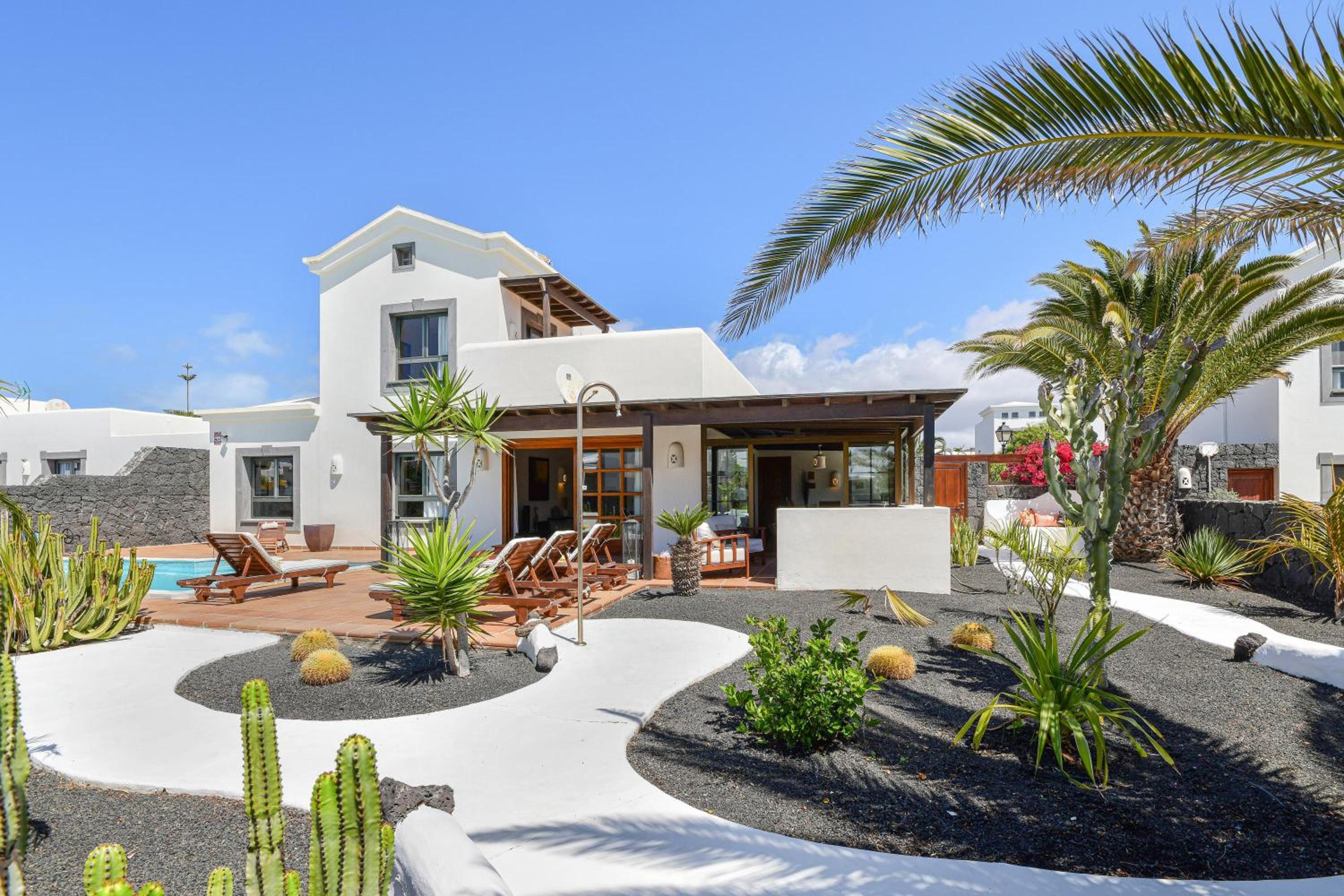 Villa with Sea View - Photo 25